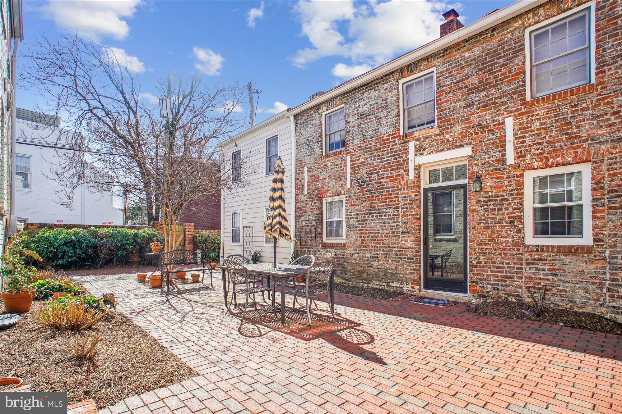 THE COURTS - Residential Lease