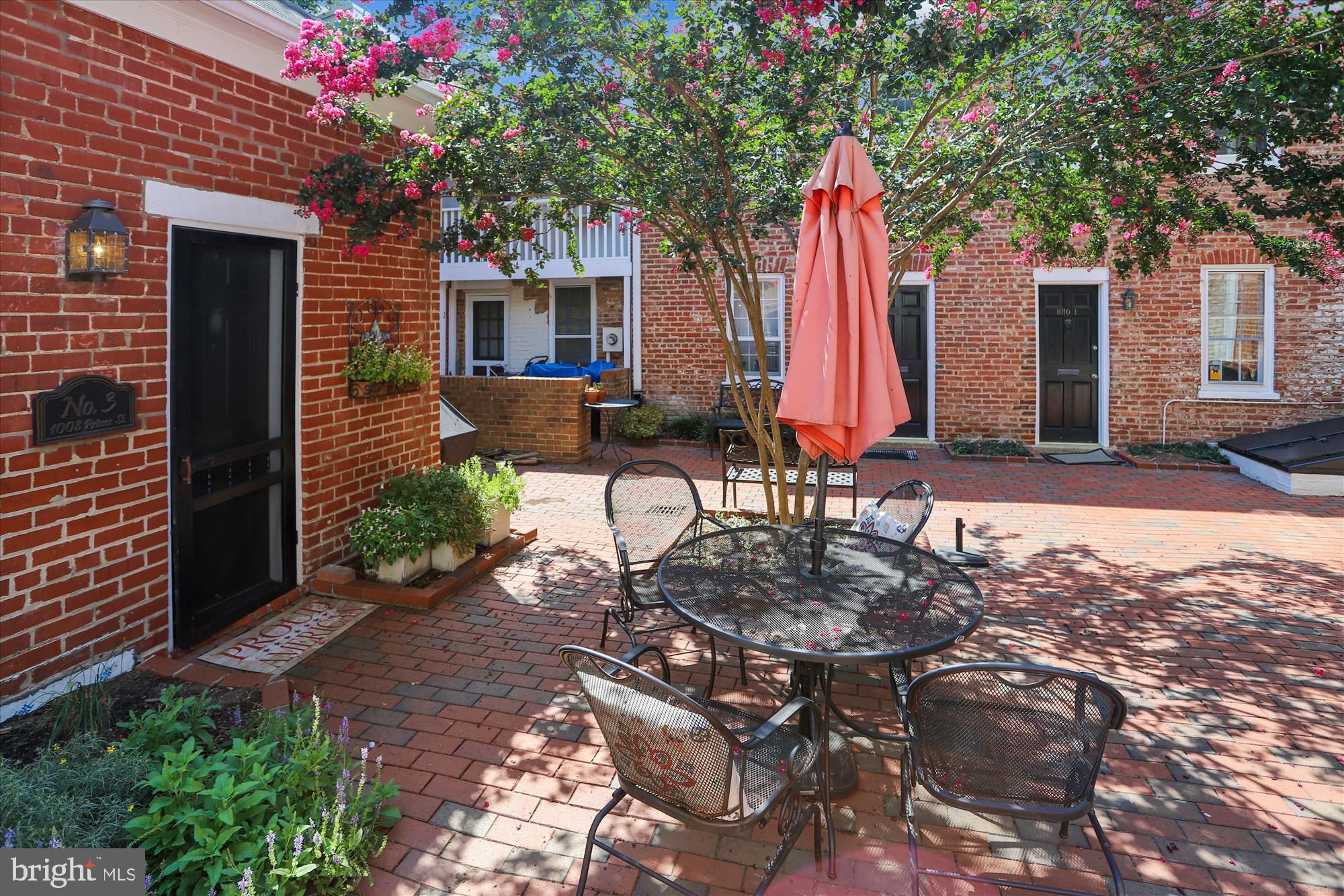 THE COURTS - Residential Lease