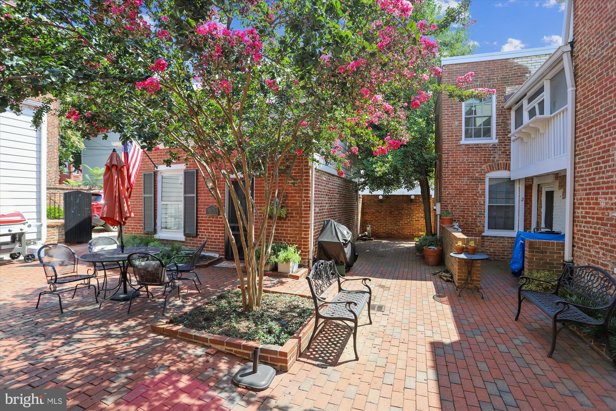 THE COURTS - Residential Lease