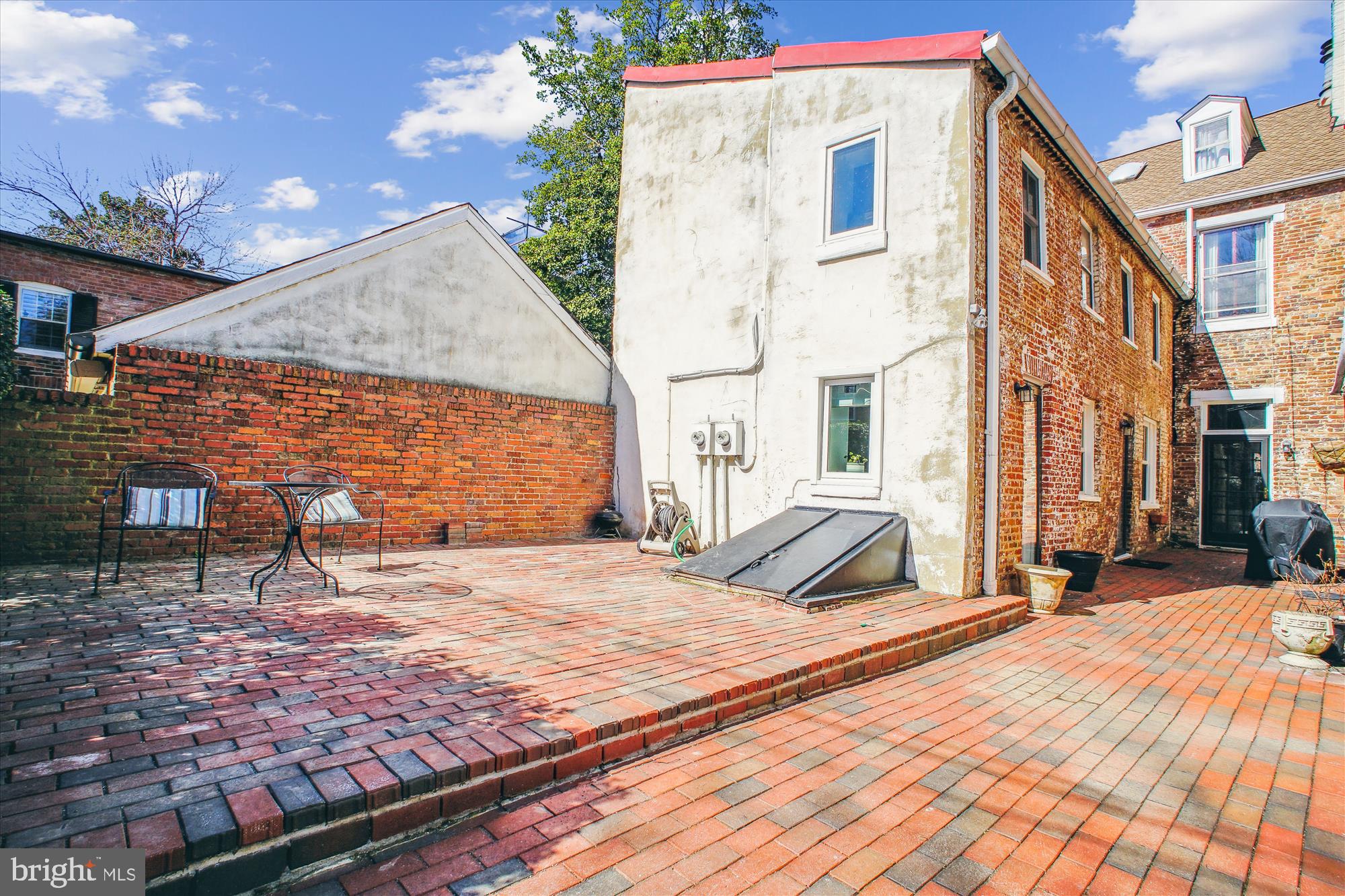 THE COURTS - Residential Lease