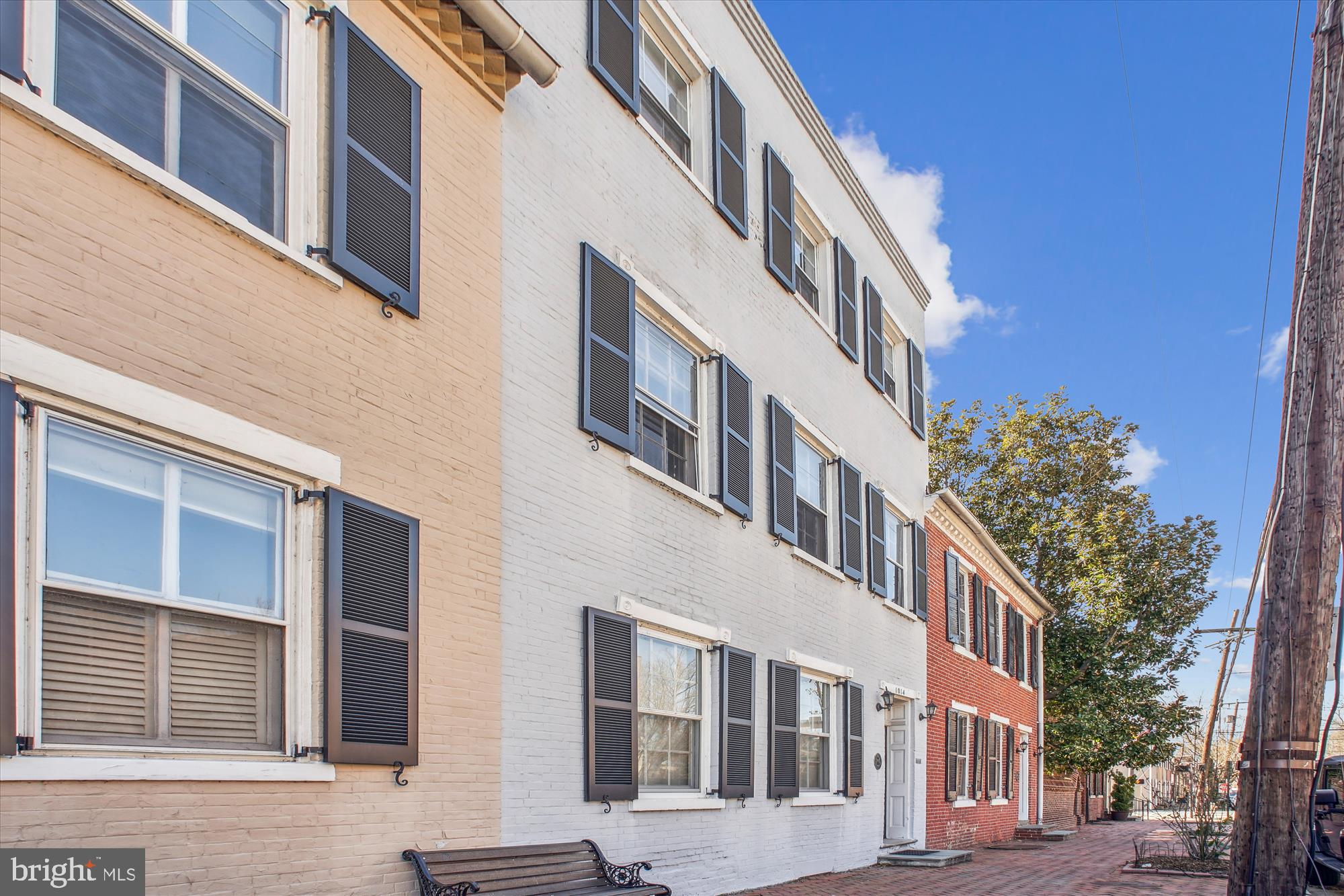 THE COURTS - Residential Lease