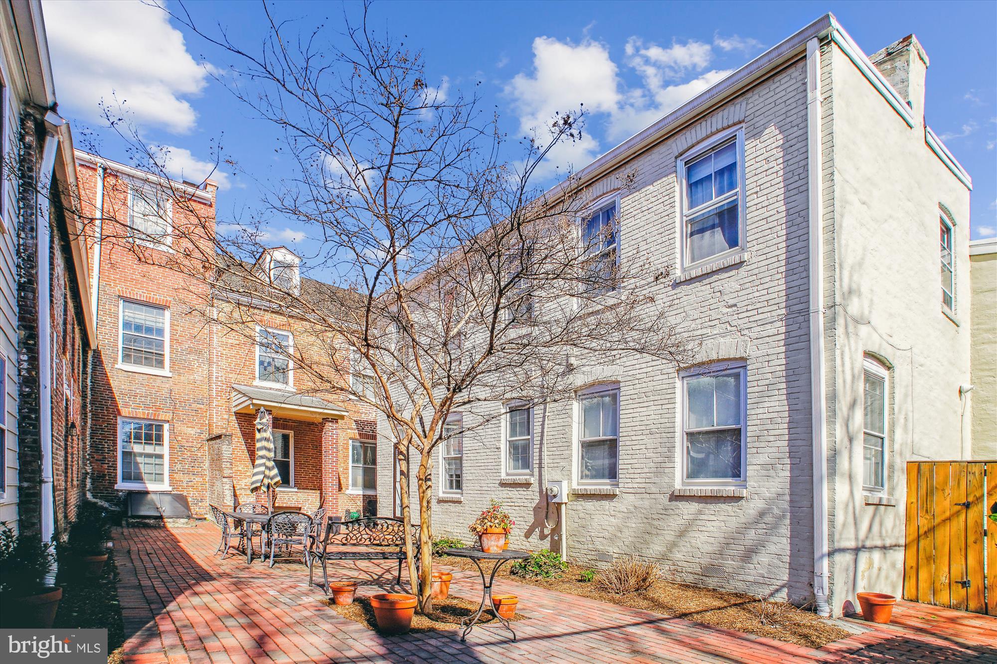 THE COURTS - Residential Lease