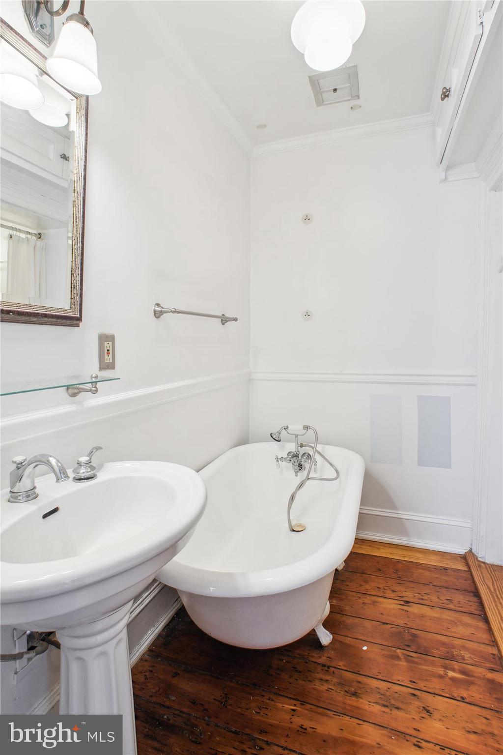 THE COURTS - Residential Lease