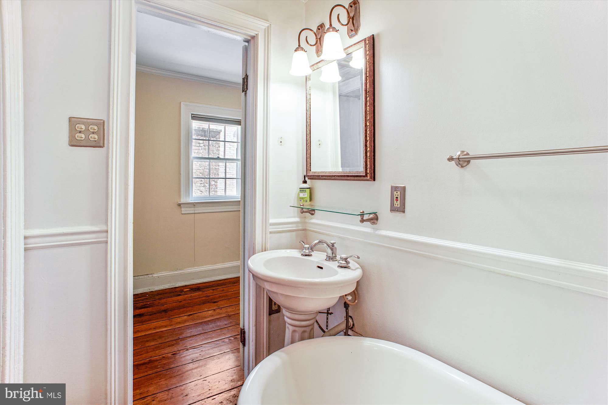 THE COURTS - Residential Lease