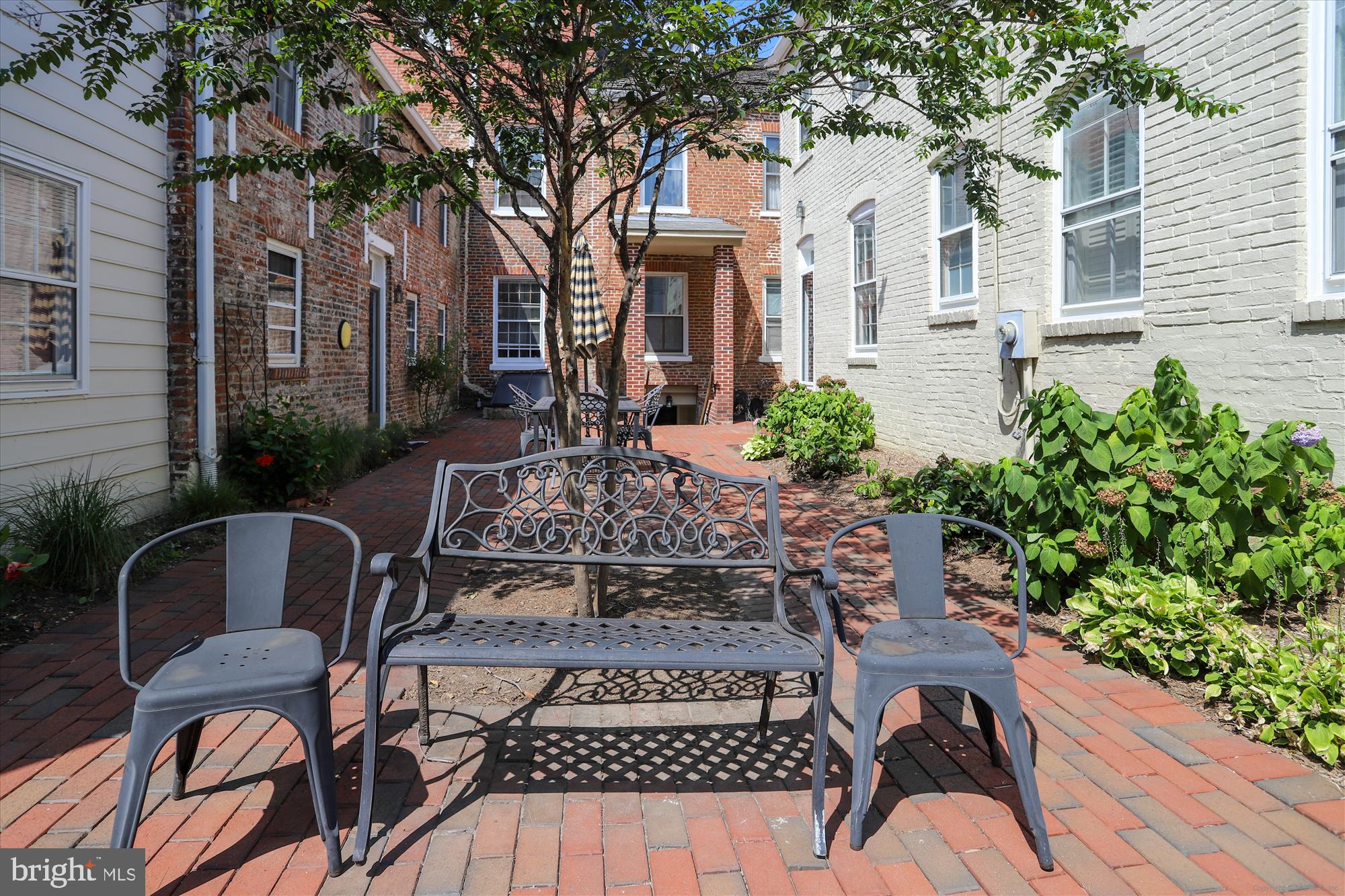 THE COURTS - Residential Lease