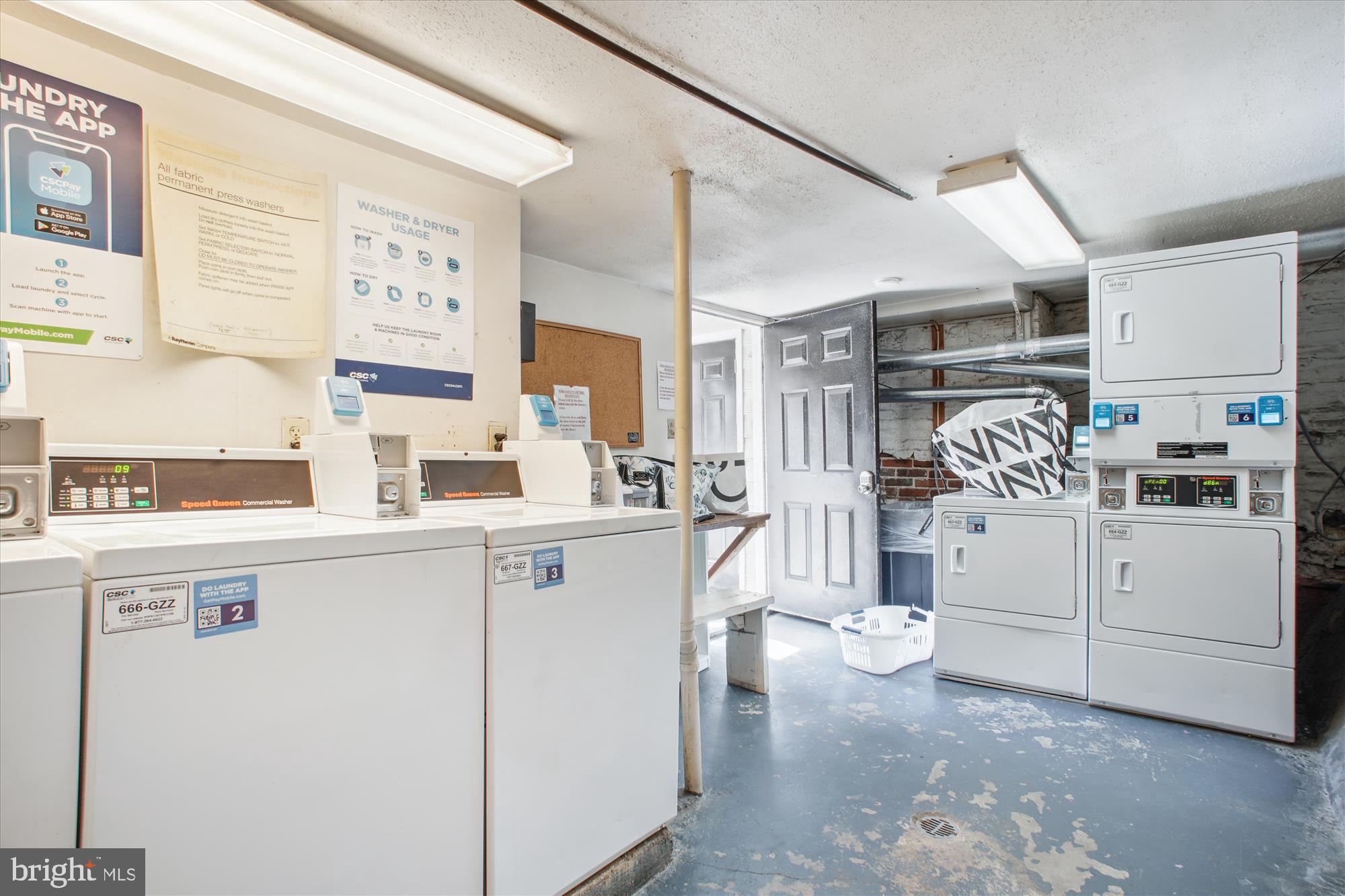 THE COURTS - Residential Lease