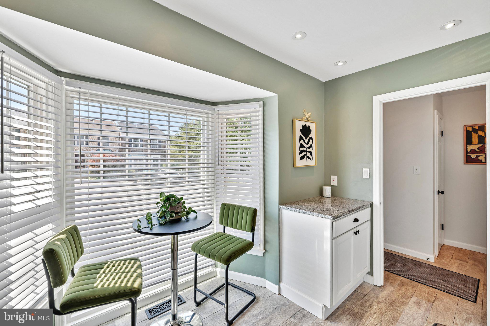 BAY HILLS - COLONIAL RIDGE - Residential