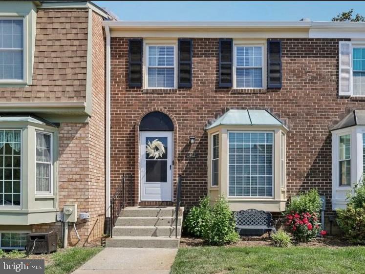 BAY HILLS - COLONIAL RIDGE - Residential
