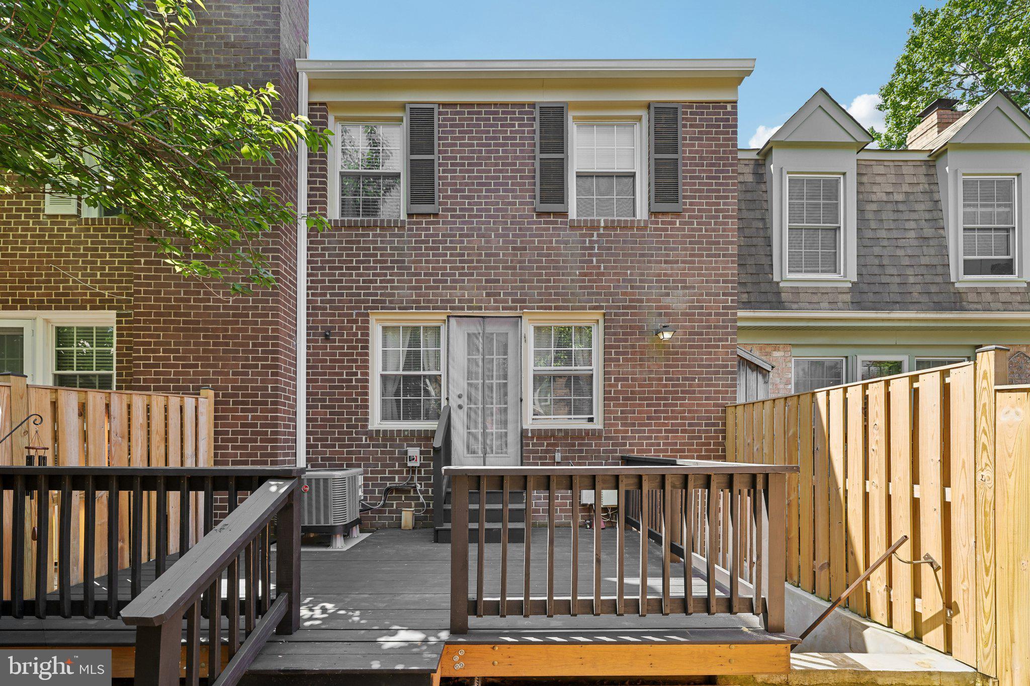 BAY HILLS - COLONIAL RIDGE - Residential