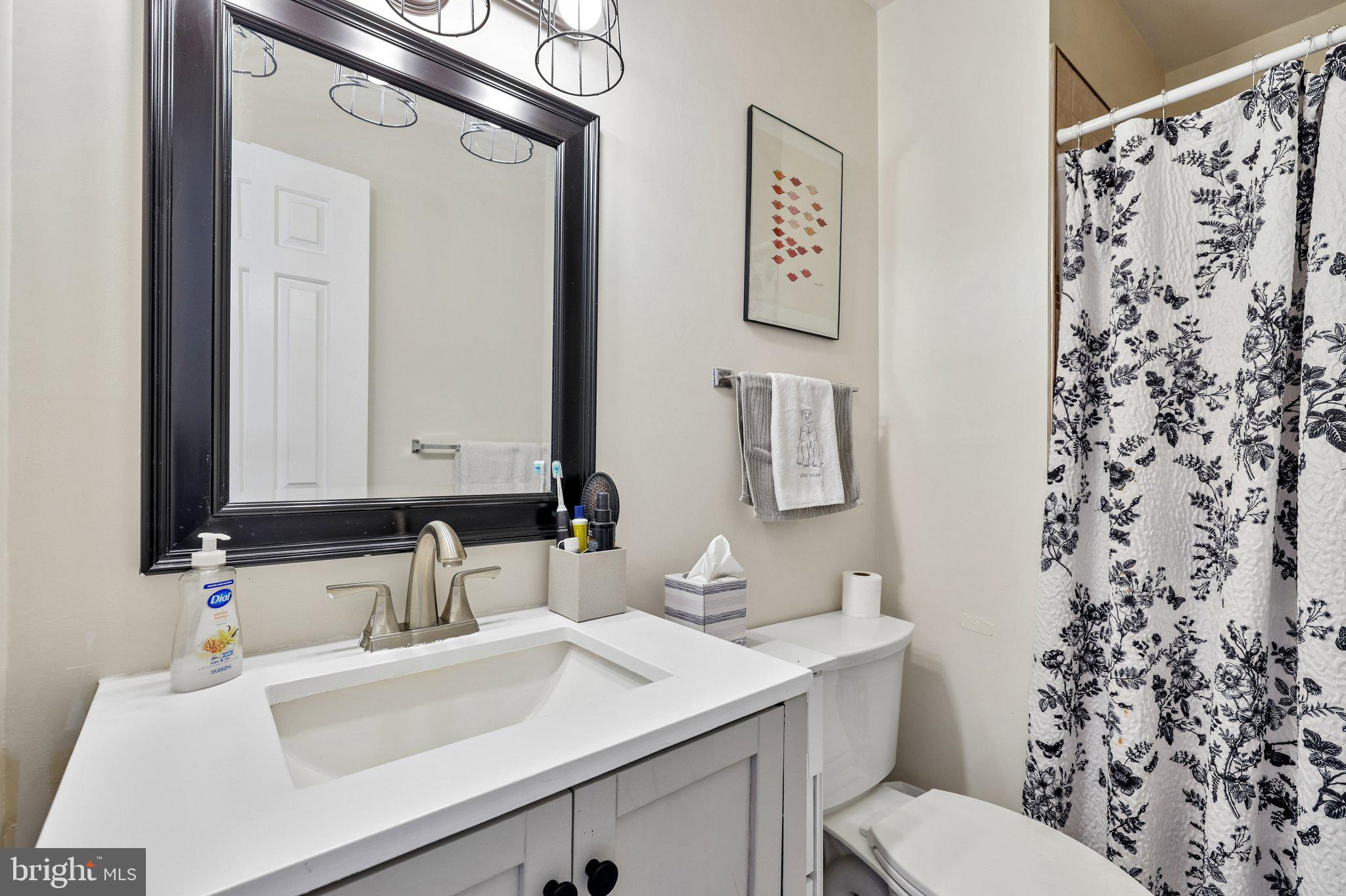 BAY HILLS - COLONIAL RIDGE - Residential