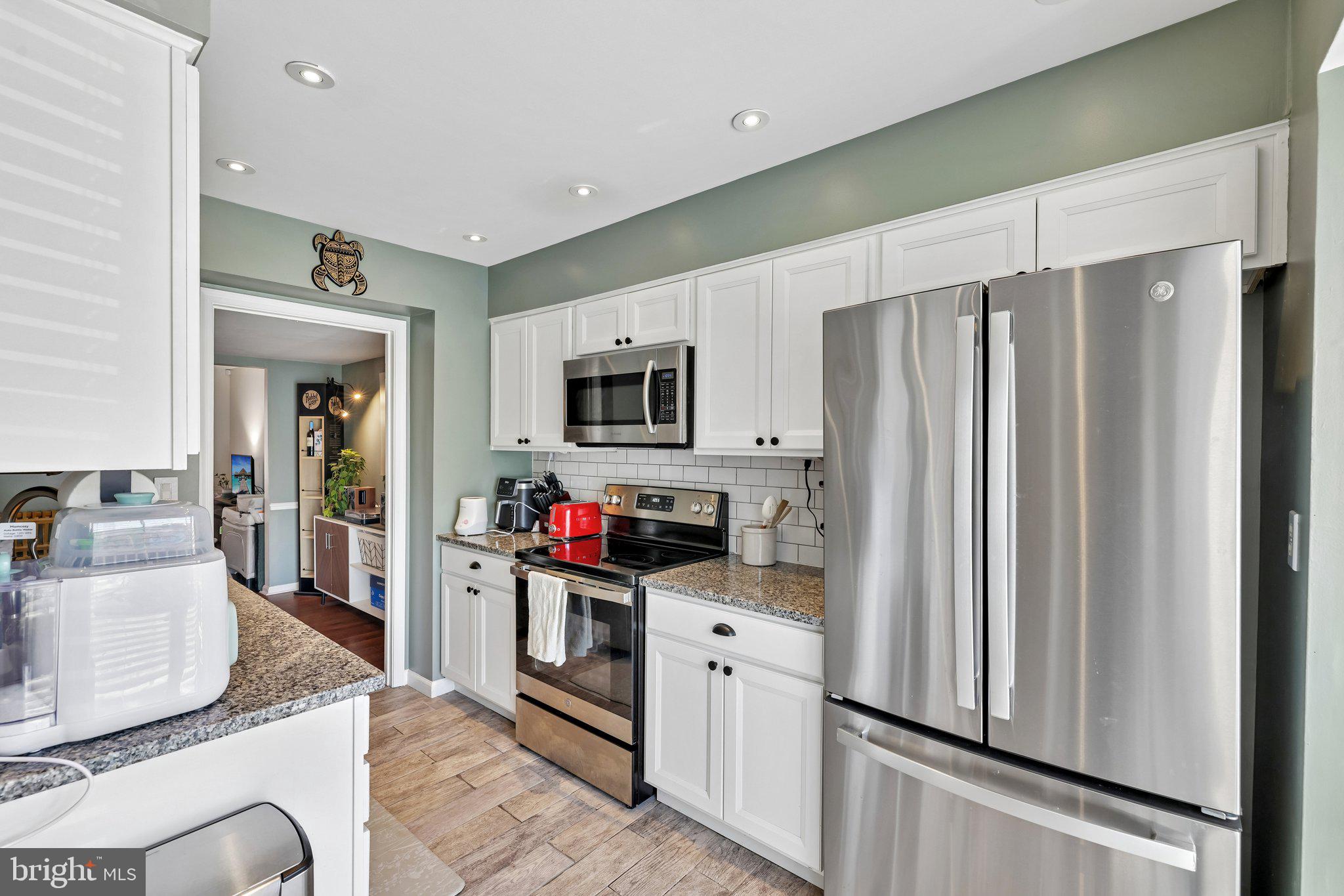 BAY HILLS - COLONIAL RIDGE - Residential