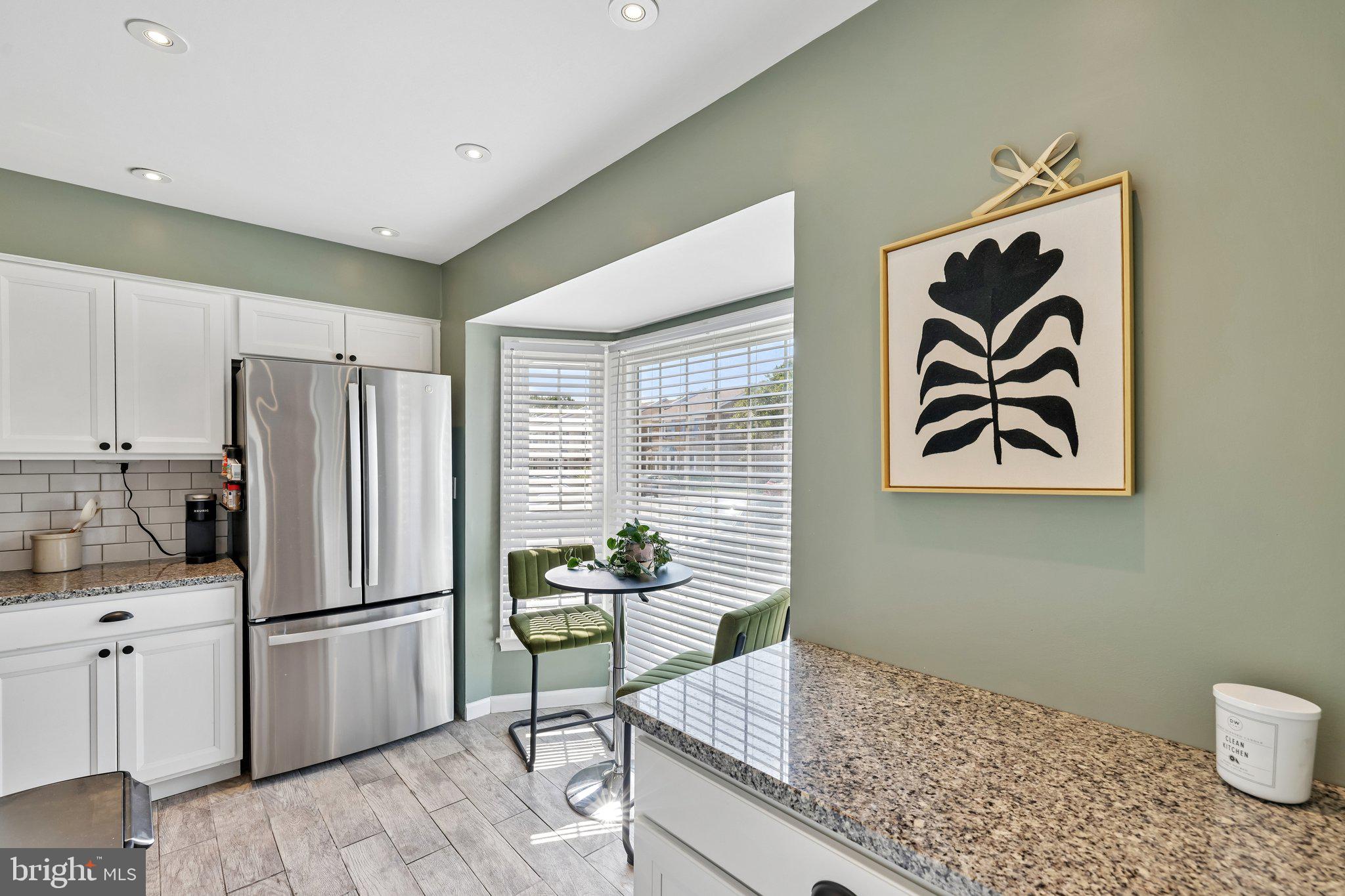 BAY HILLS - COLONIAL RIDGE - Residential