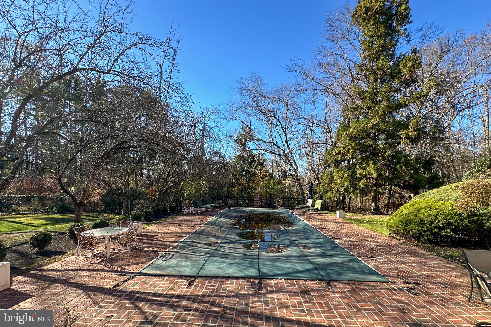 300 BROOKS BEND