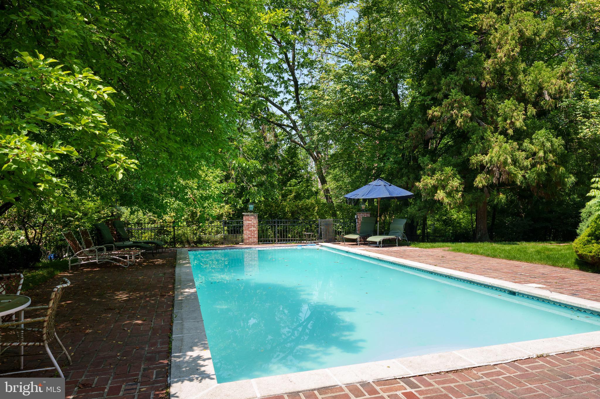 300 BROOKS BEND