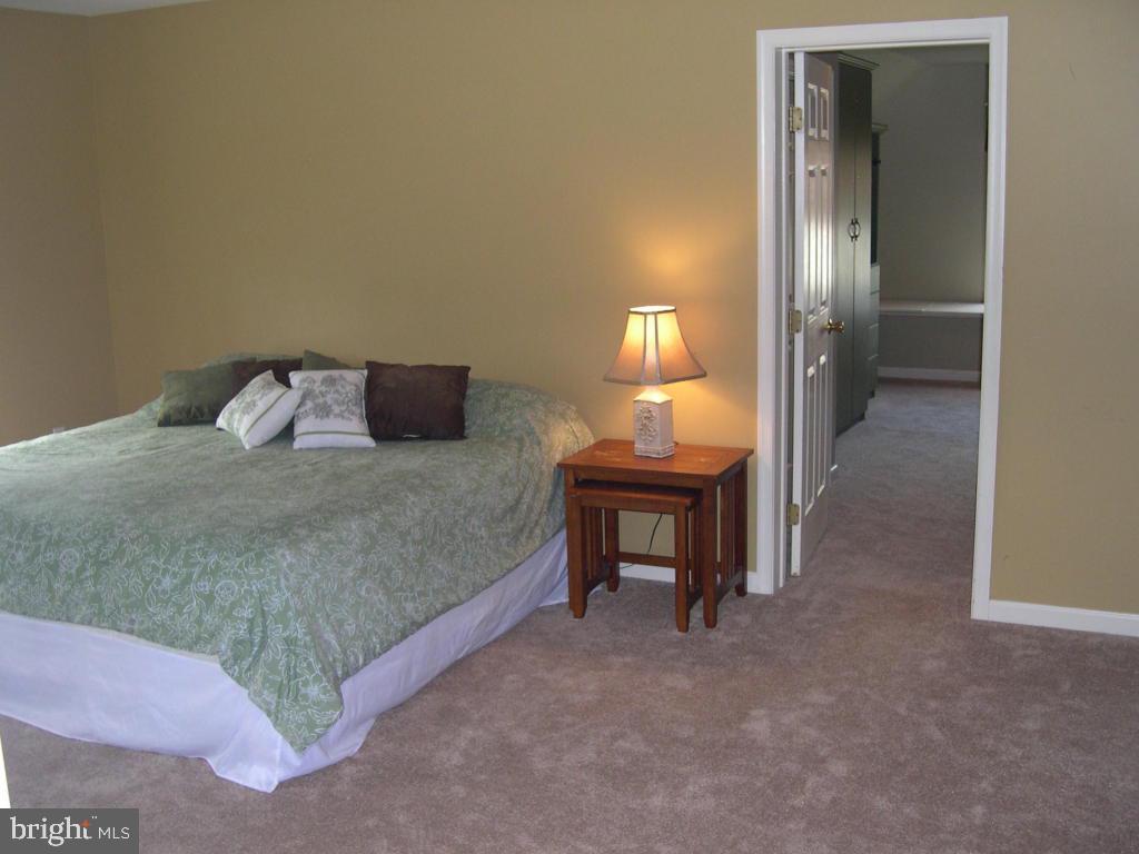 MAYTOWN VILLAGE SQUARE - Residential