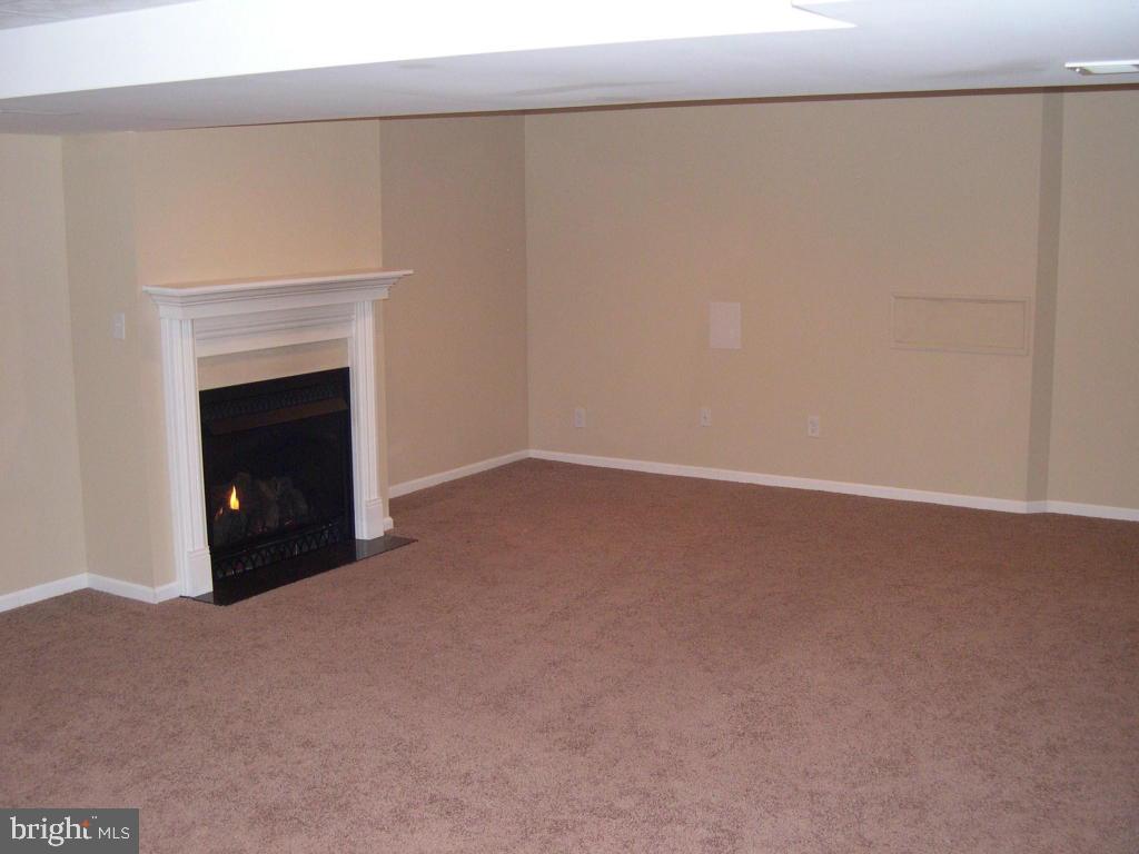 MAYTOWN VILLAGE SQUARE - Residential