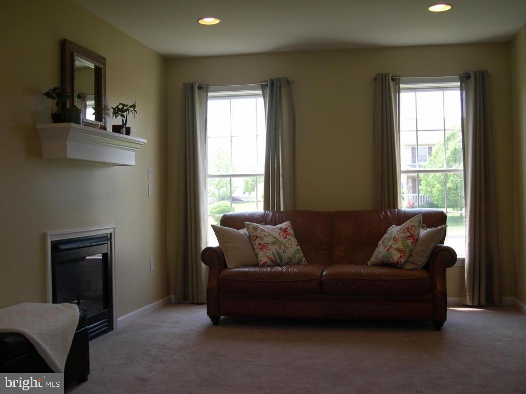 MAYTOWN VILLAGE SQUARE - Residential