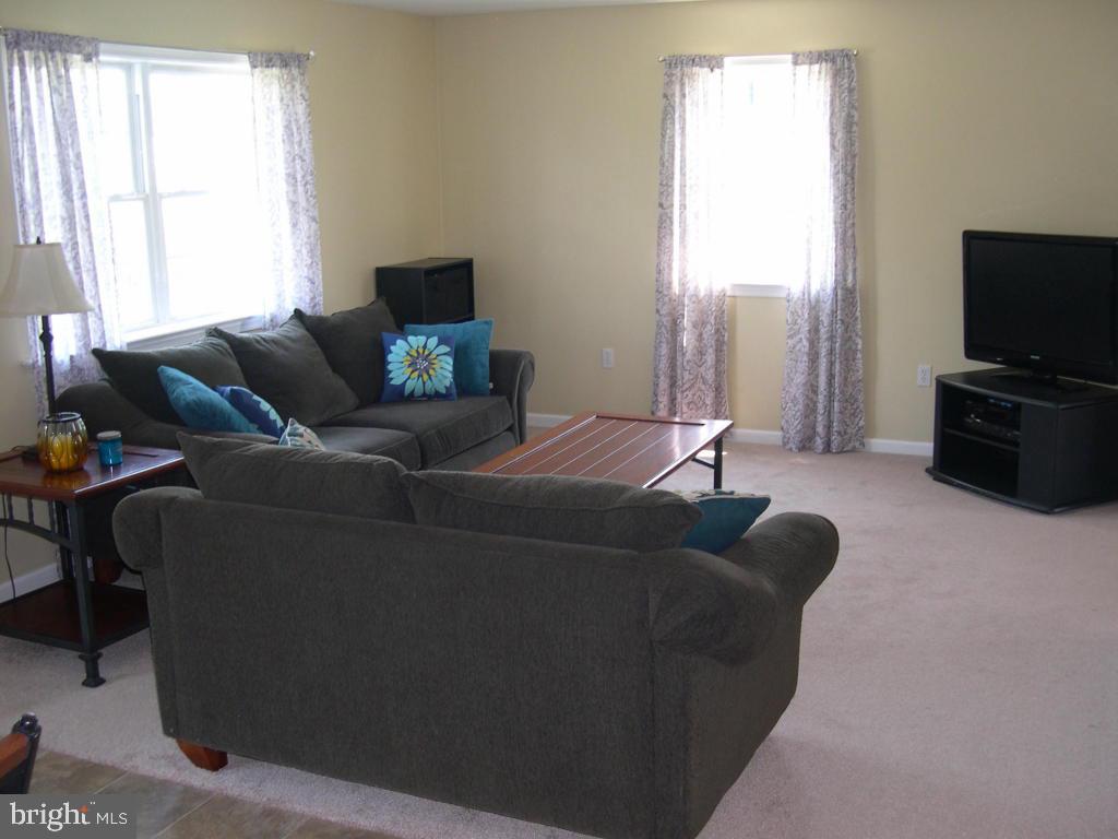 MAYTOWN VILLAGE SQUARE - Residential