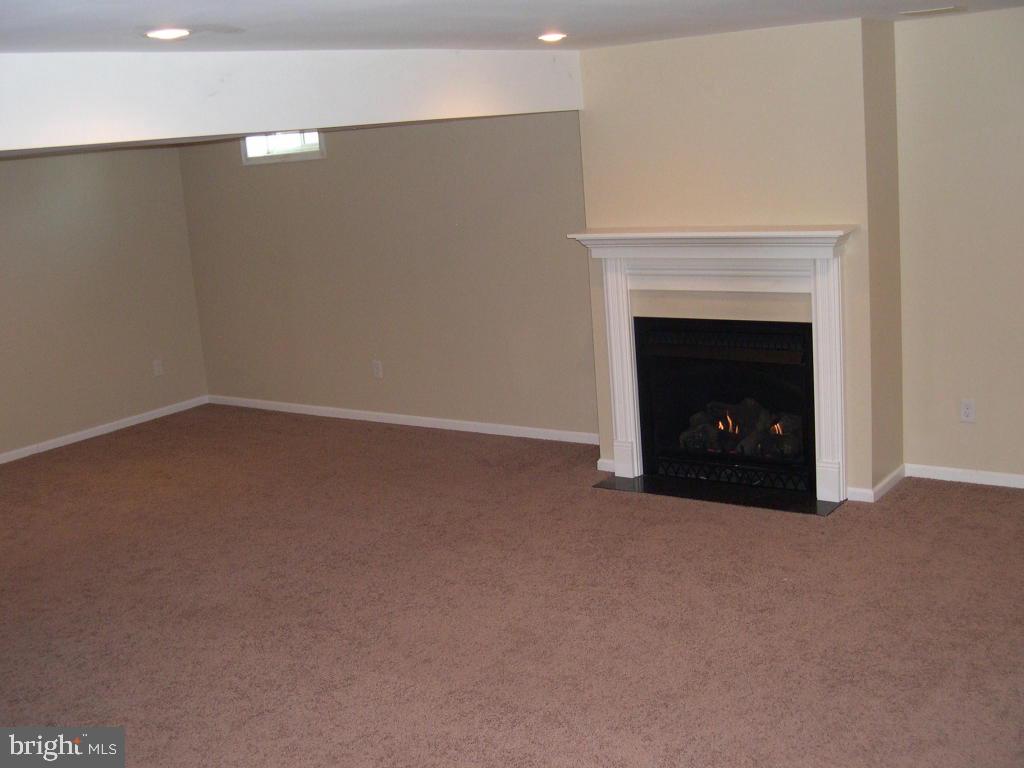 MAYTOWN VILLAGE SQUARE - Residential