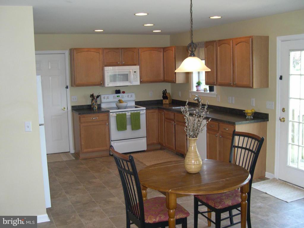 MAYTOWN VILLAGE SQUARE - Residential