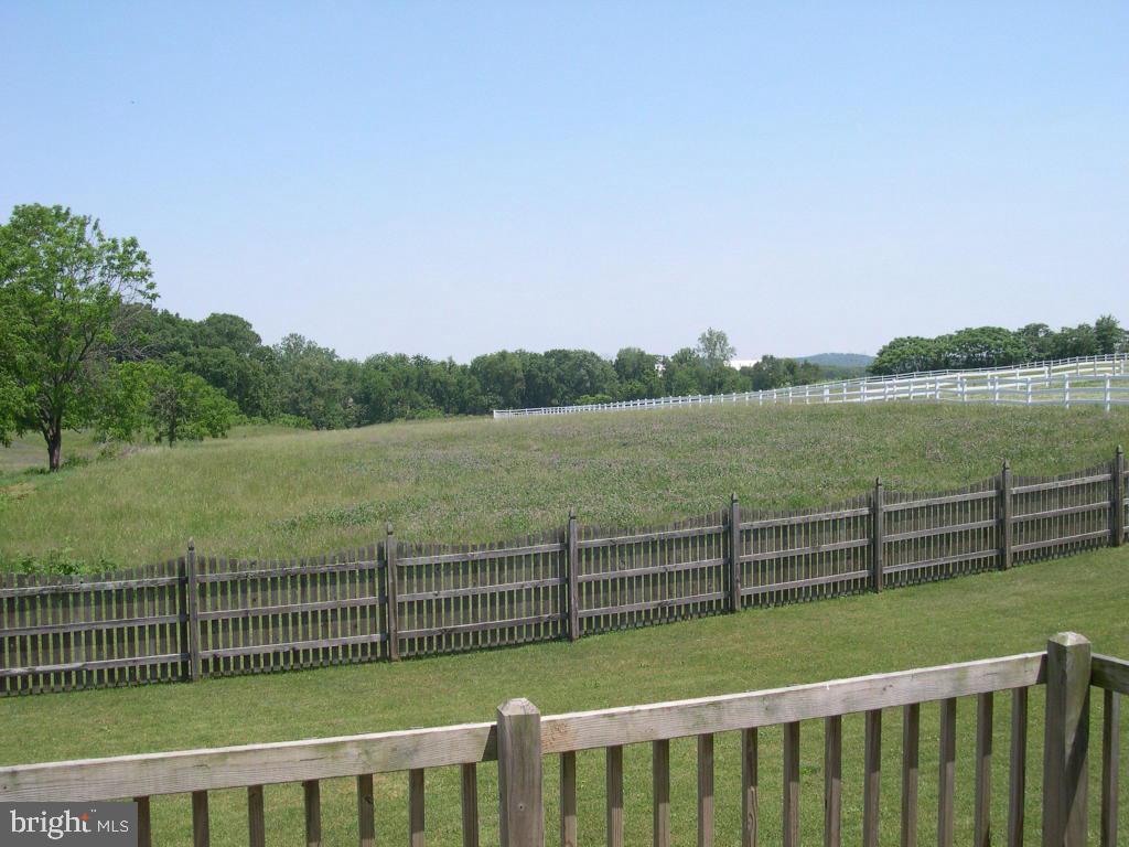 MAYTOWN VILLAGE SQUARE - Residential