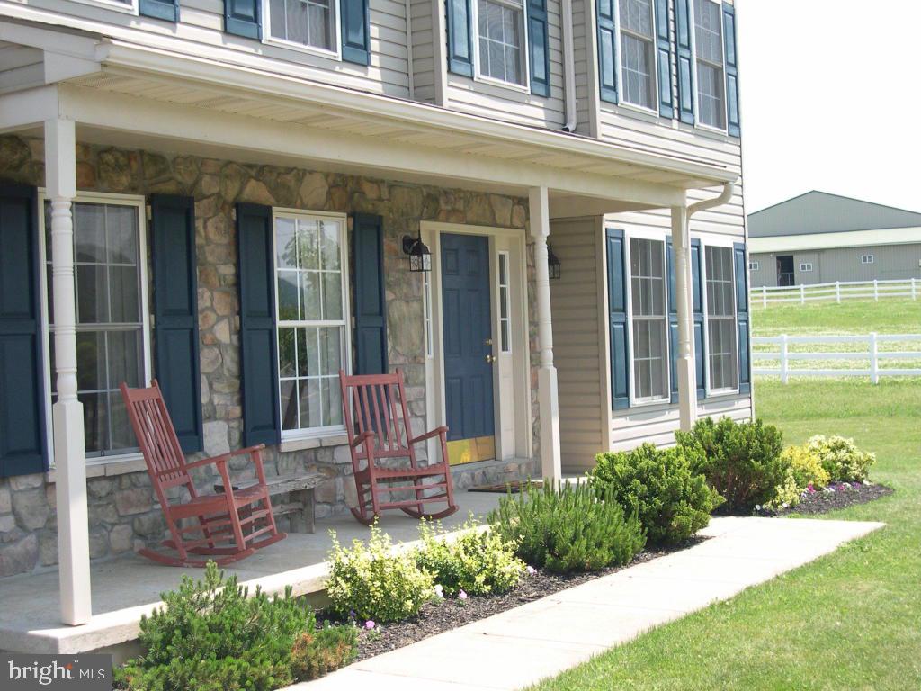 MAYTOWN VILLAGE SQUARE - Residential