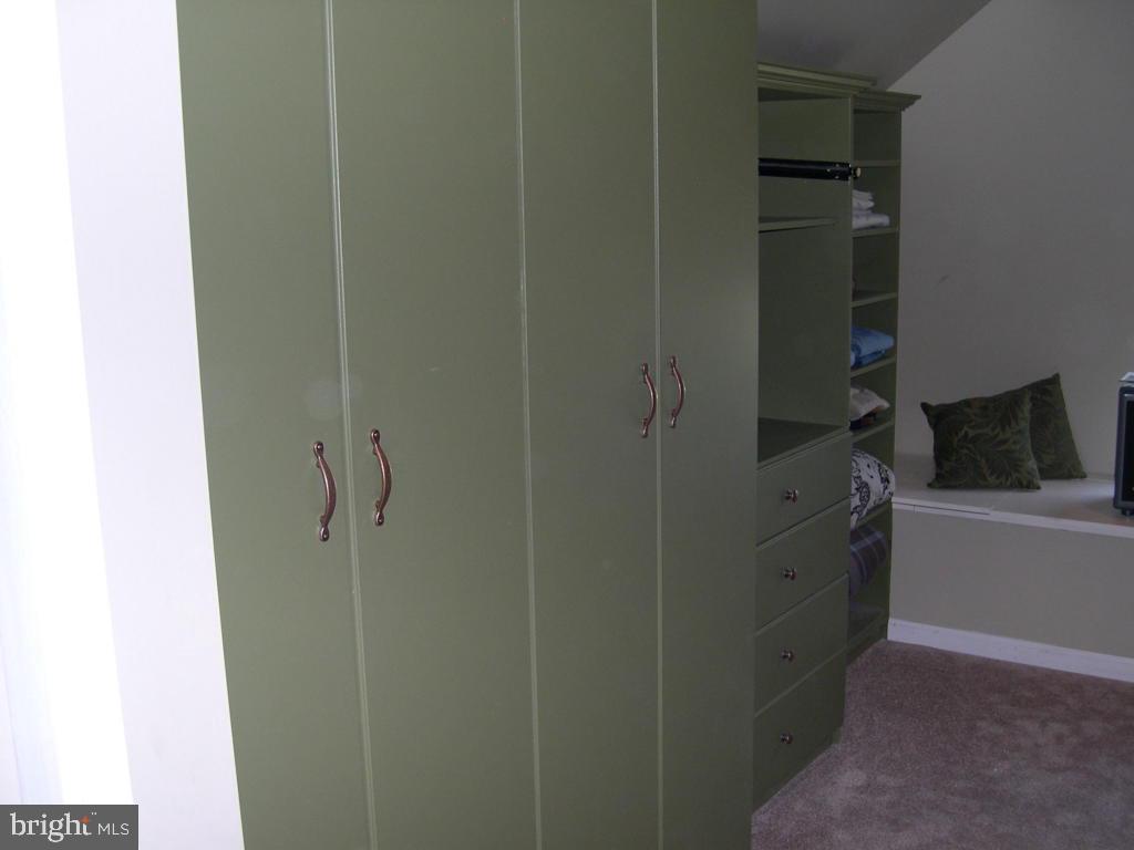 MAYTOWN VILLAGE SQUARE - Residential