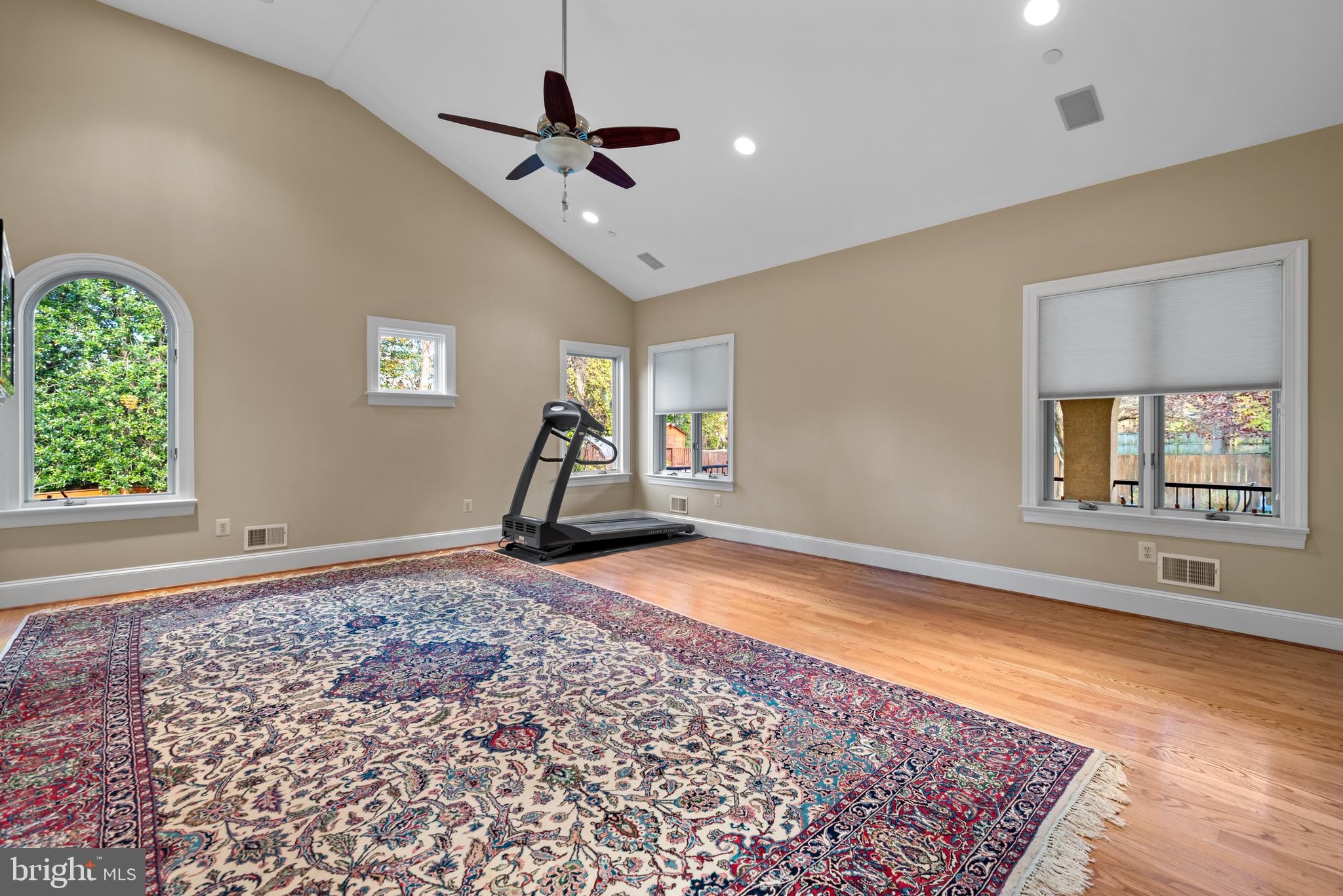 LUXMANOR - Residential