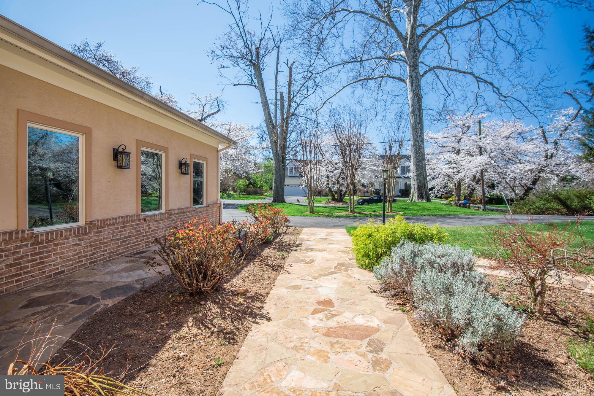 LUXMANOR - Residential