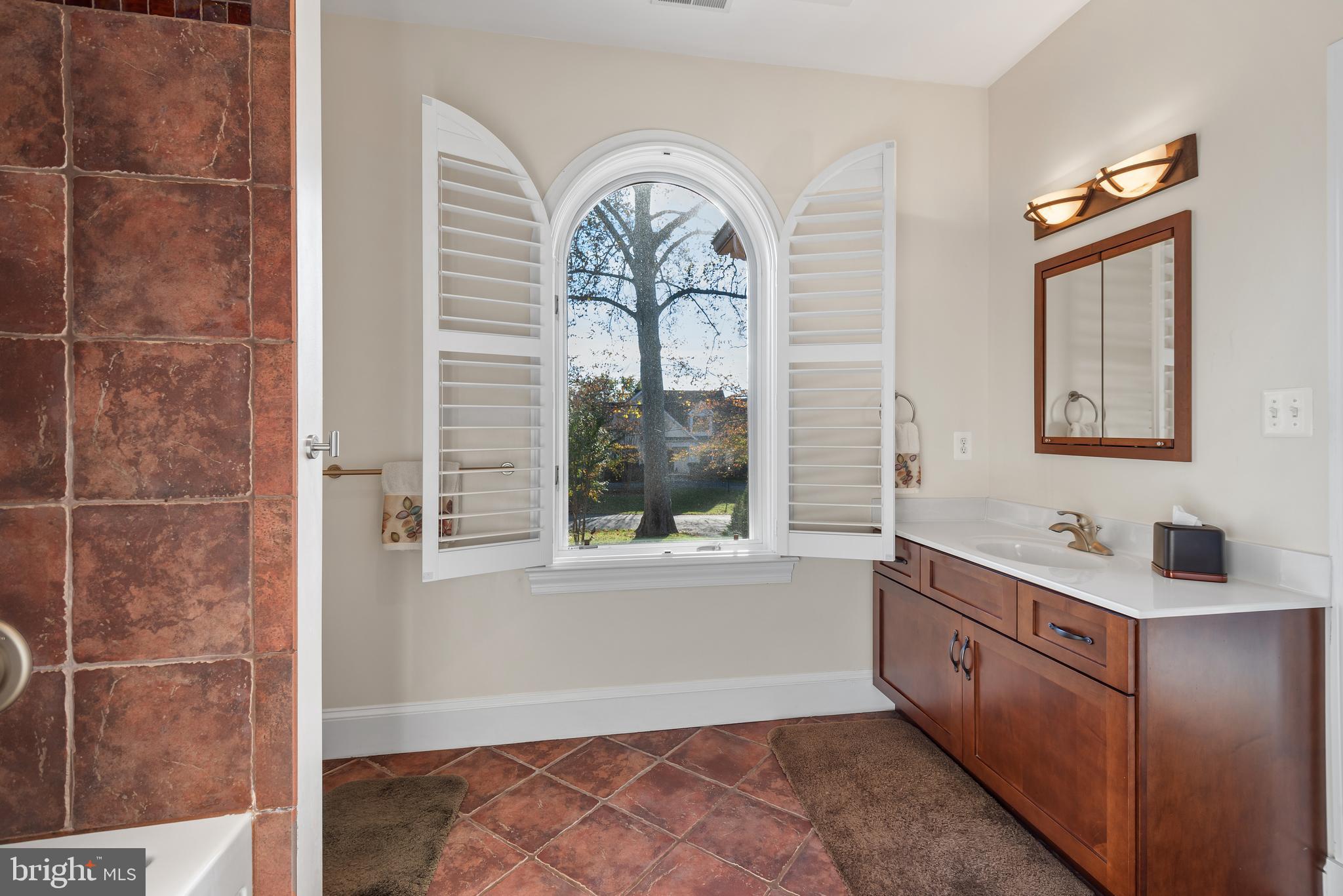 LUXMANOR - Residential