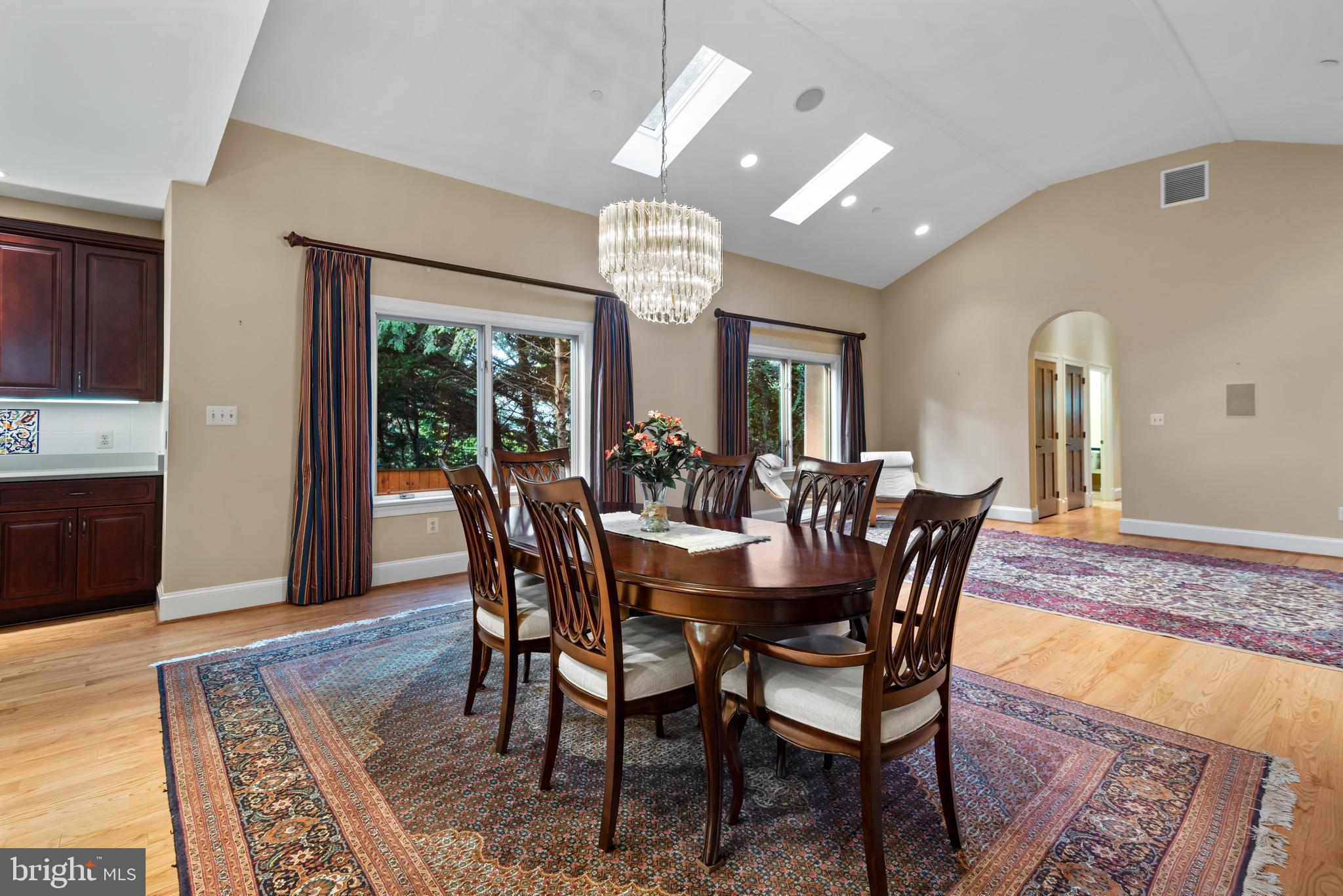 LUXMANOR - Residential