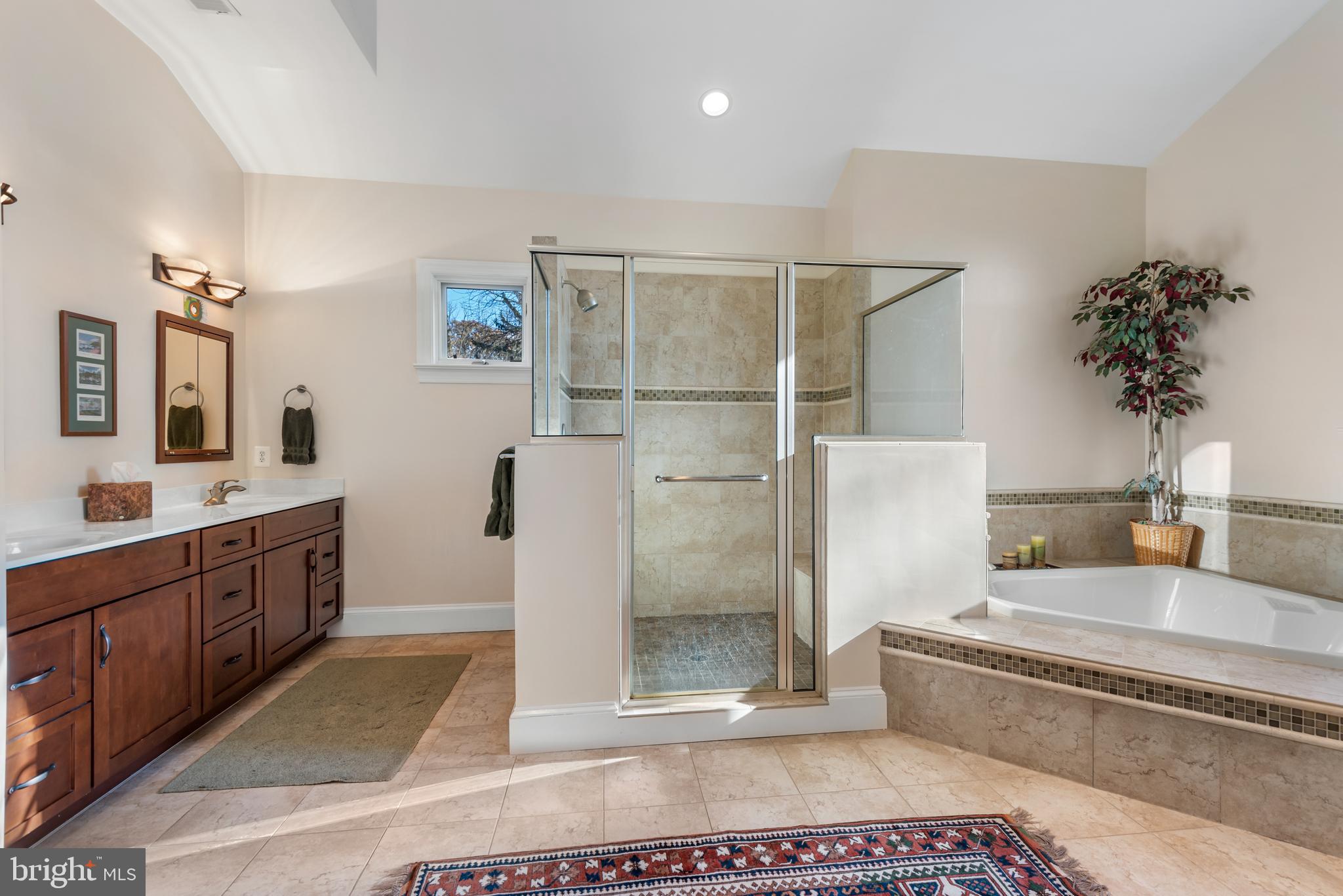 LUXMANOR - Residential