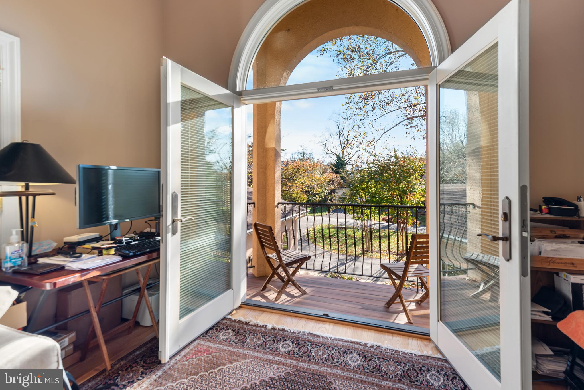 LUXMANOR - Residential