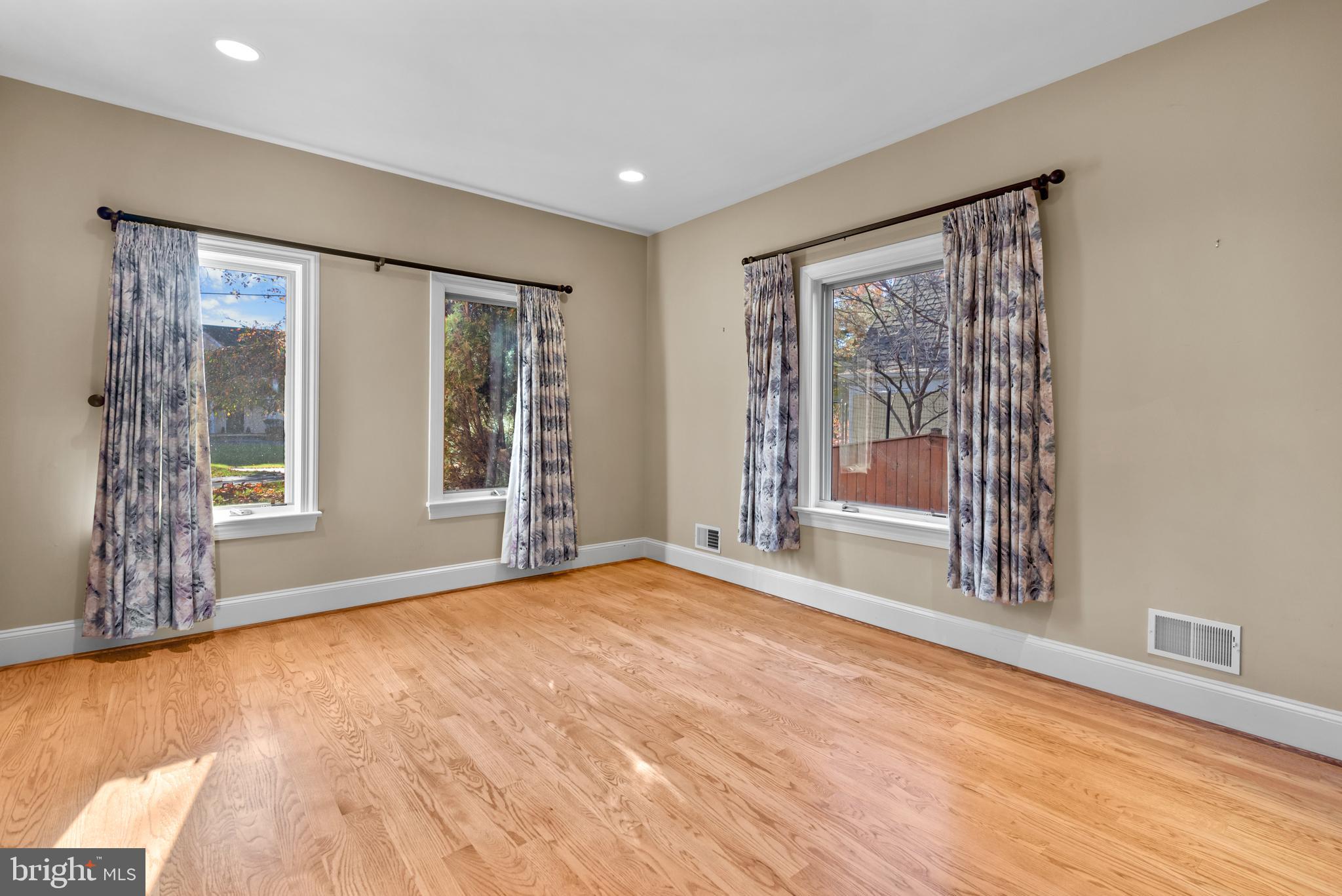 LUXMANOR - Residential