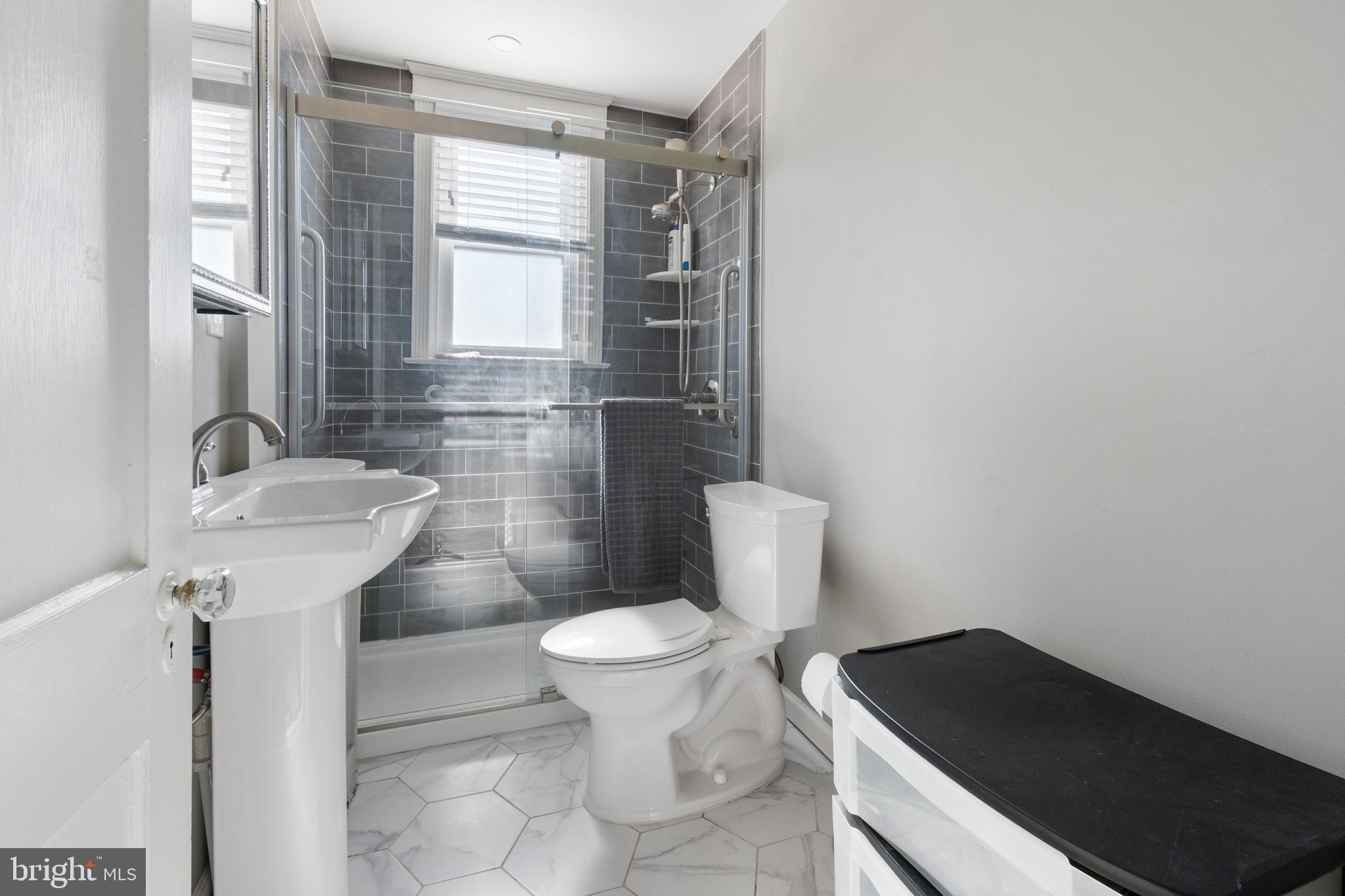 EAST FALLS - Residential