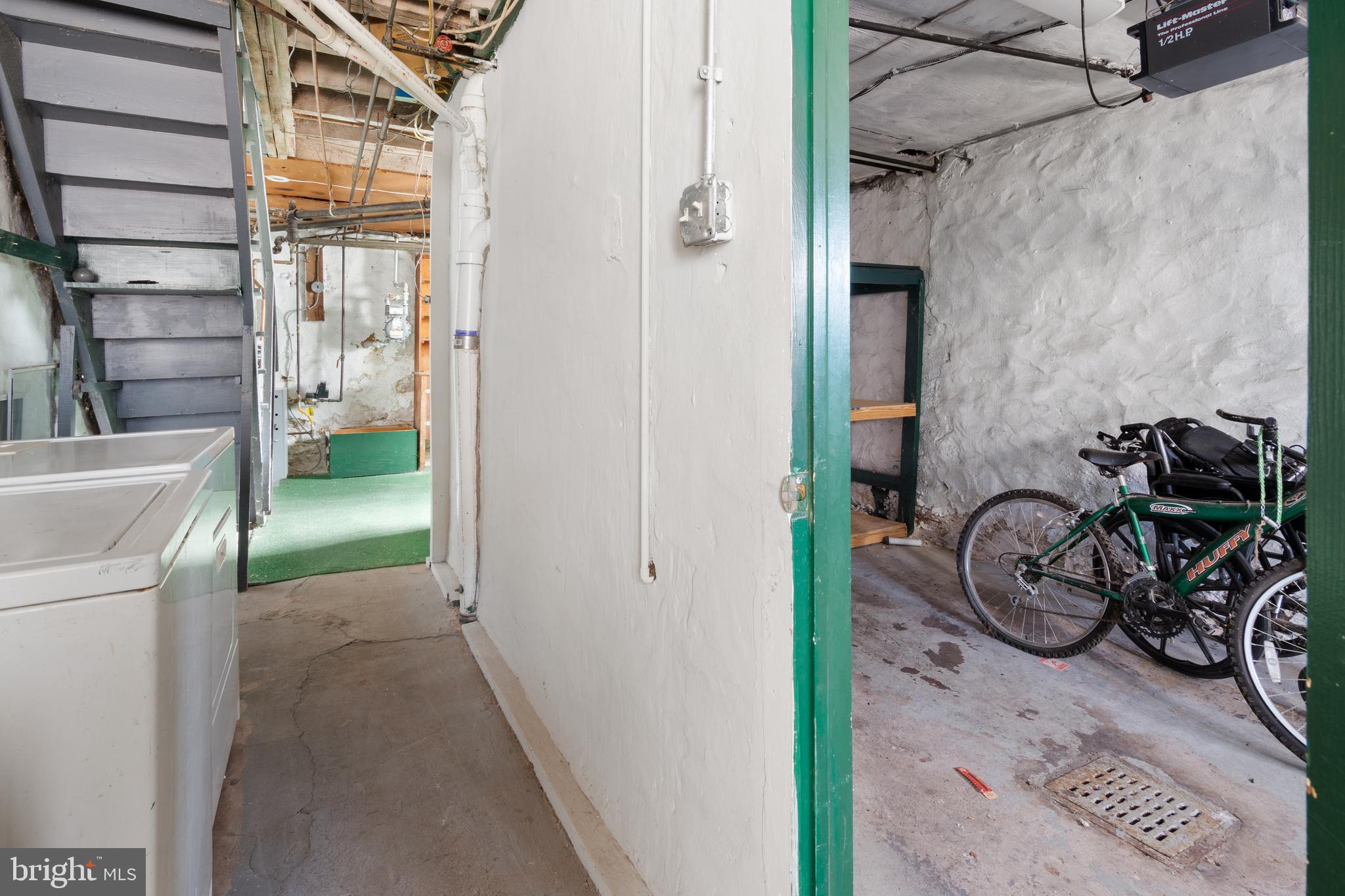 EAST FALLS - Residential