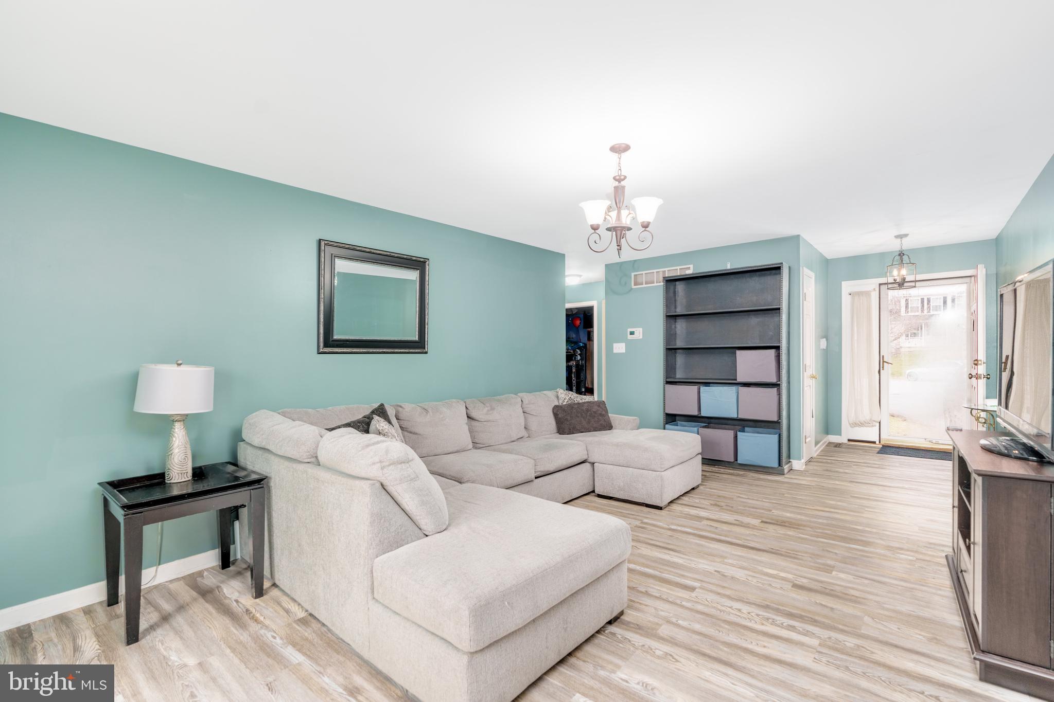 KENSINGTON COURTS - Residential