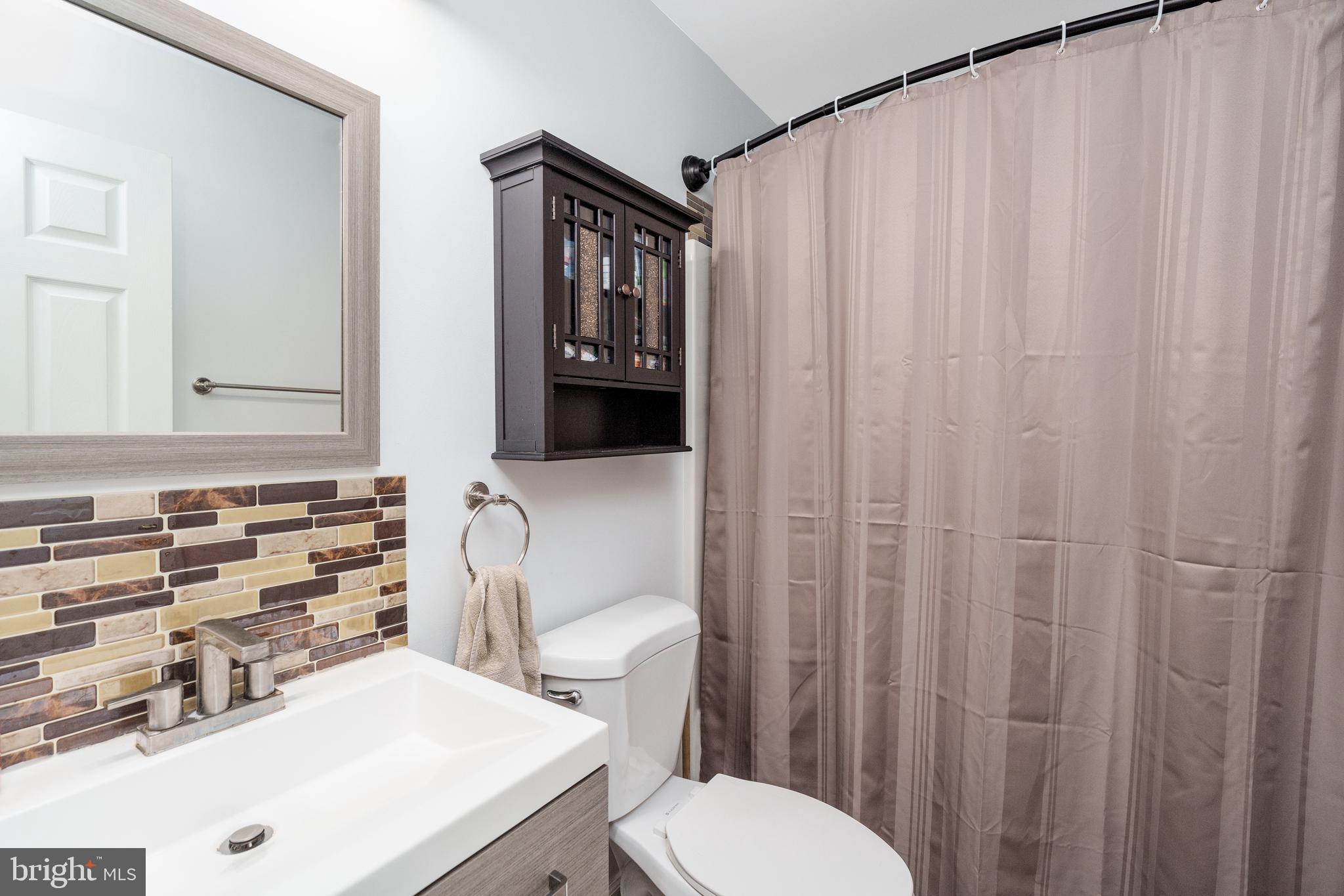 KENSINGTON COURTS - Residential