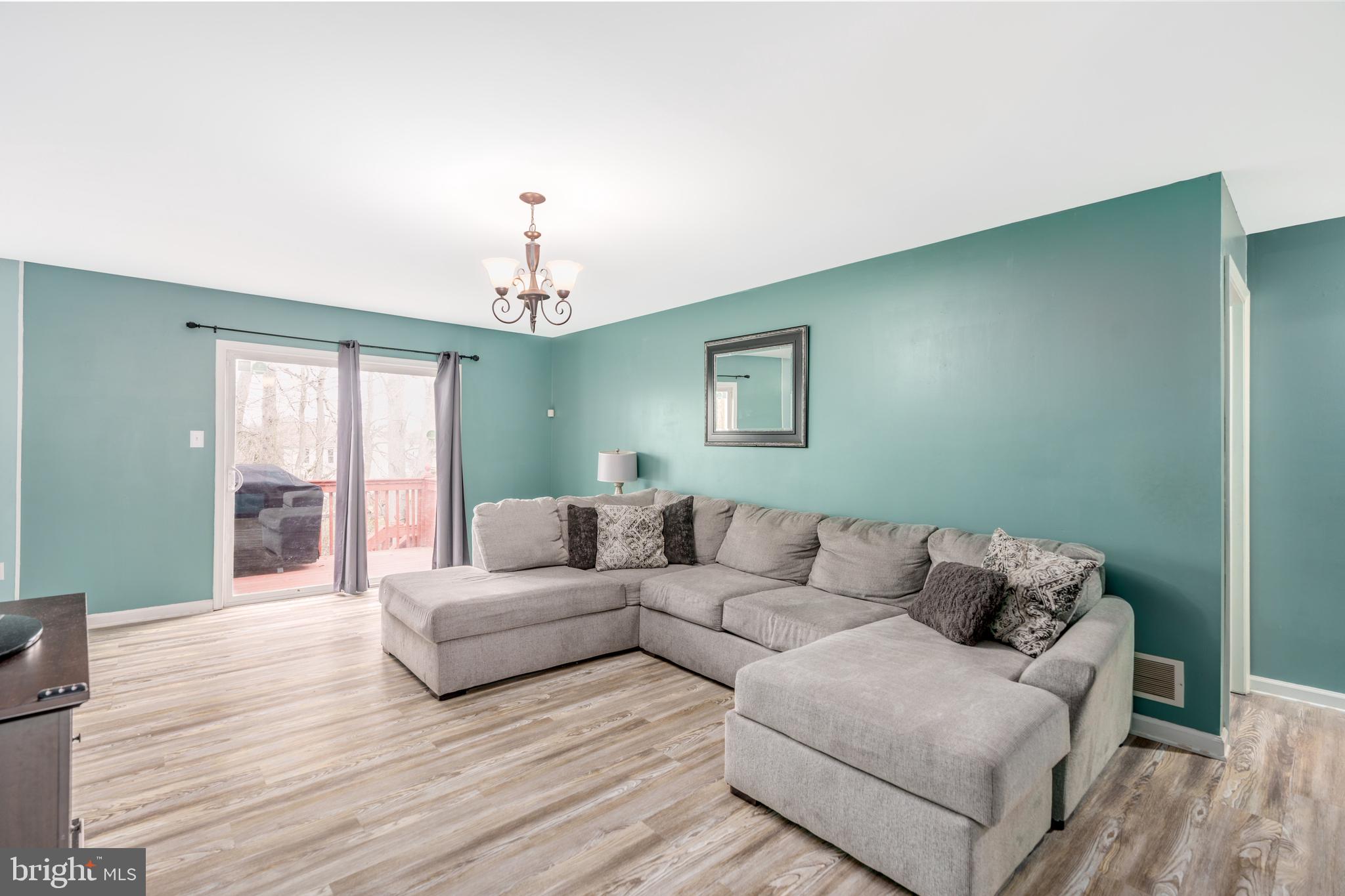 KENSINGTON COURTS - Residential