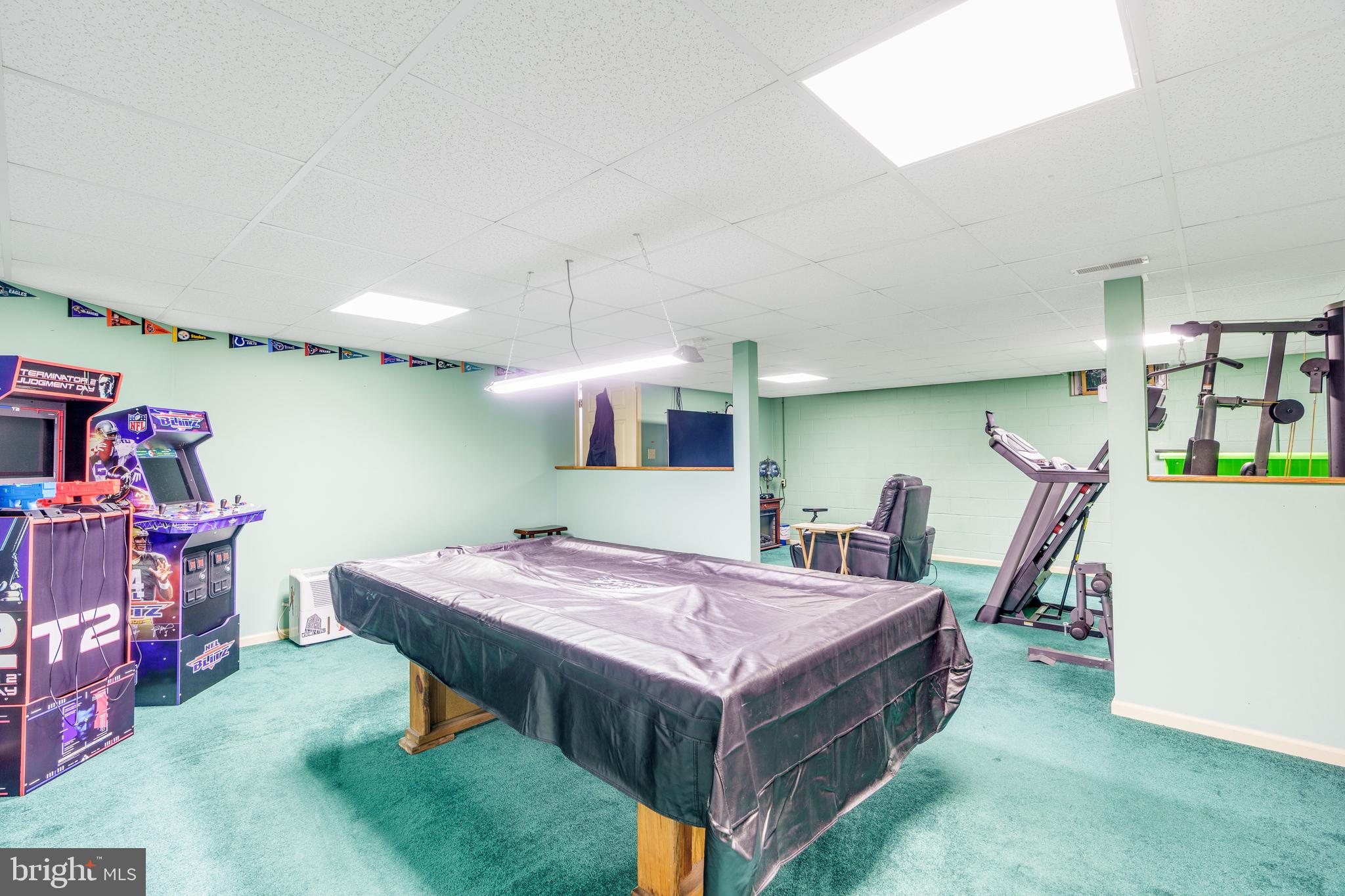 KENSINGTON COURTS - Residential