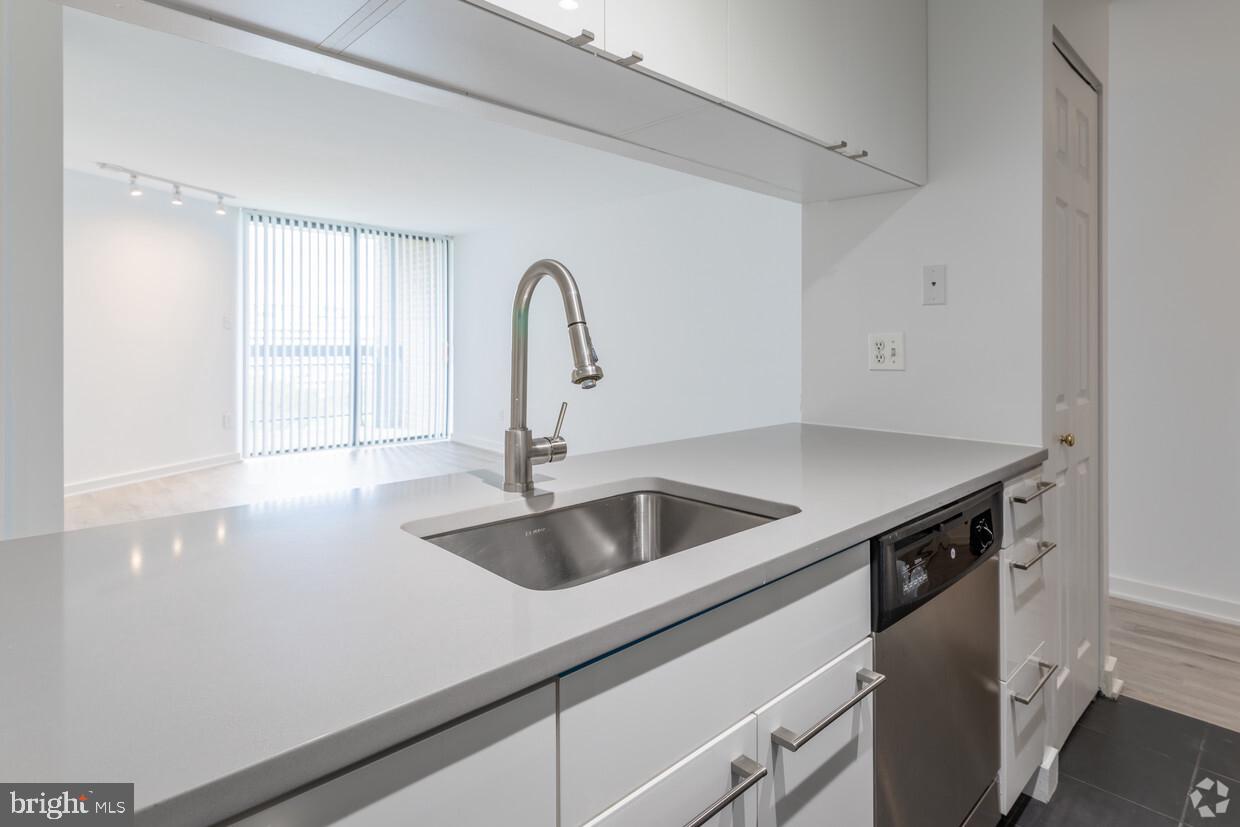 601 24TH STREET NW 301
