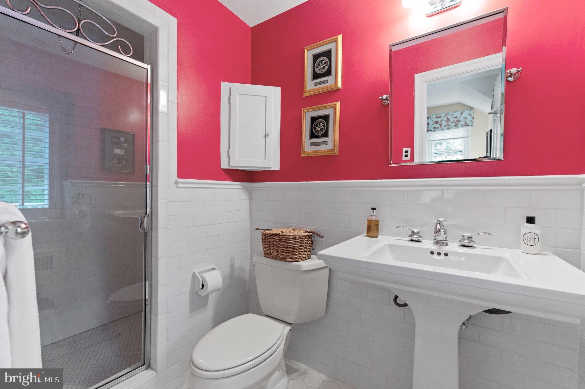 GLADWYNE - Residential