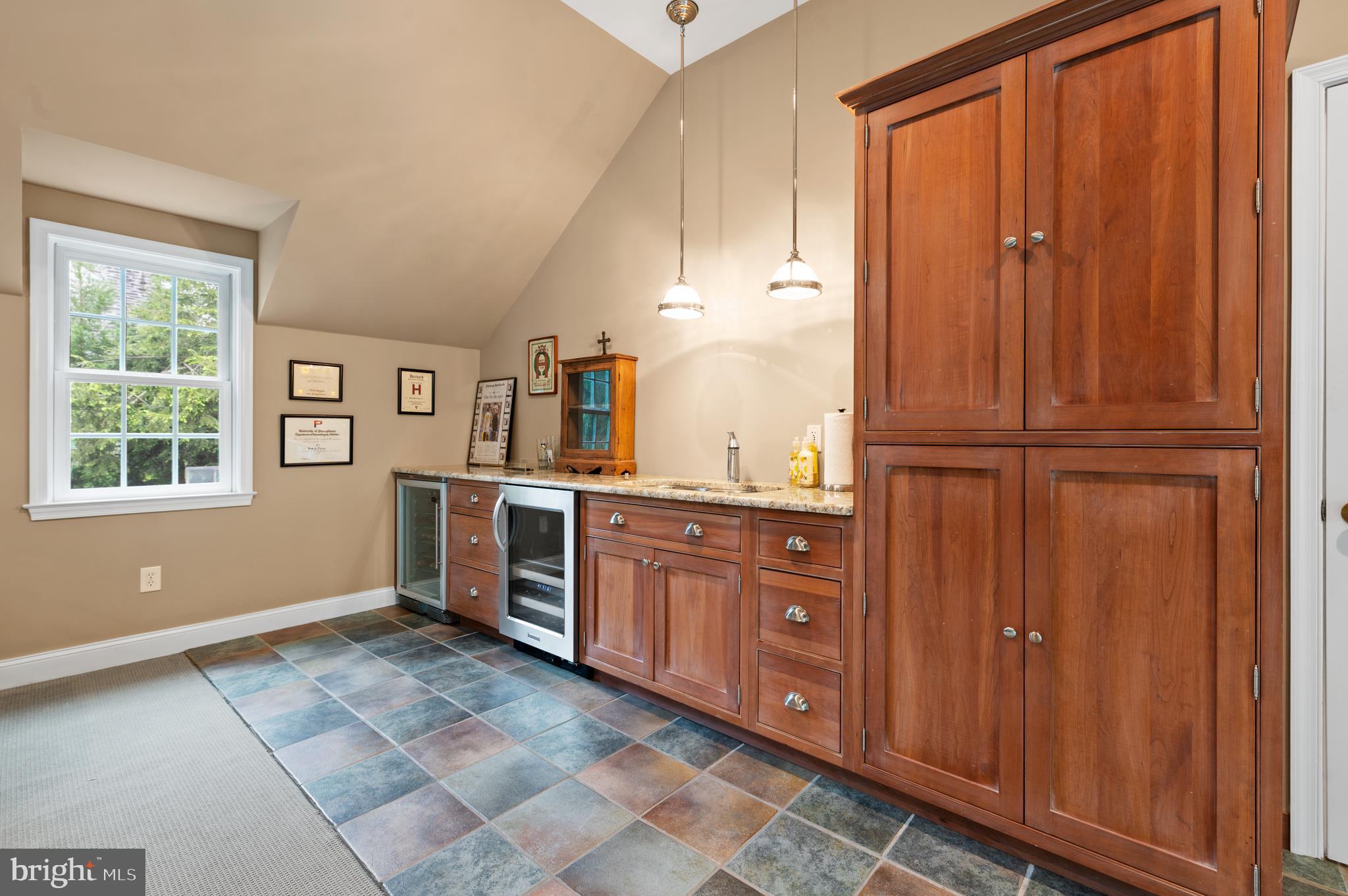 GLADWYNE - Residential