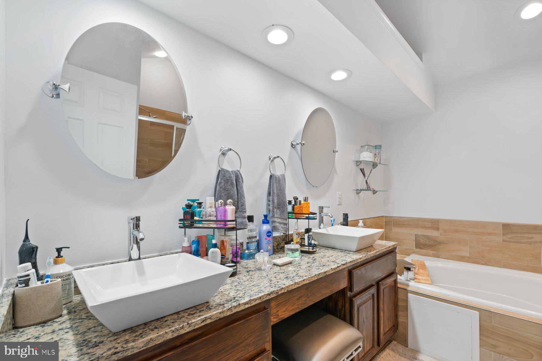 WOODMORE SOUTH - Residential