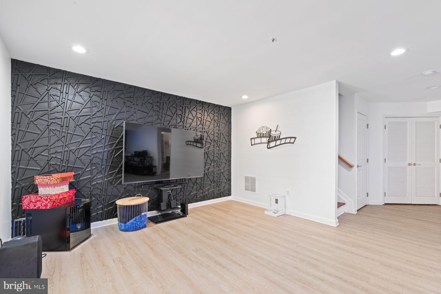 WOODMORE SOUTH - Residential