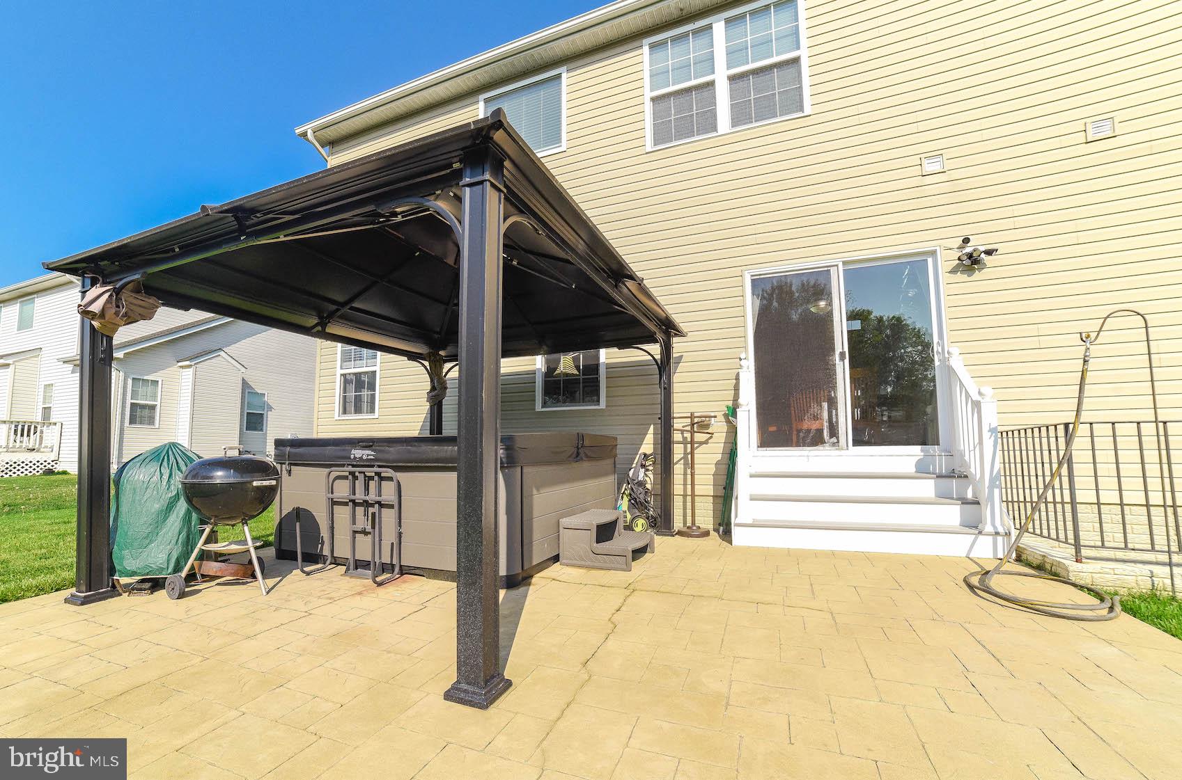 PEMBROOKE - Residential