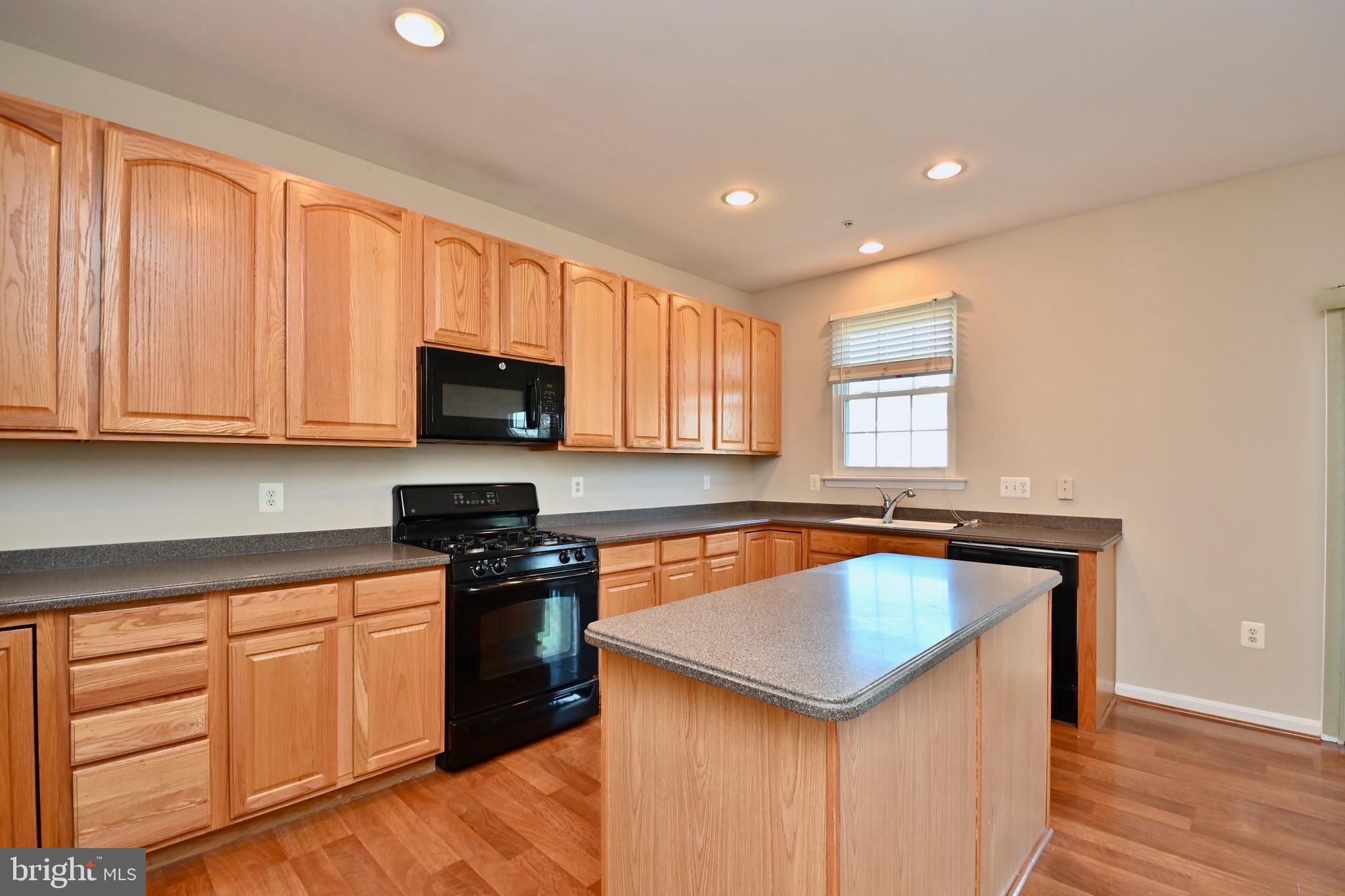 ST CHARLES SUB - SHEFFIELD - Residential Lease