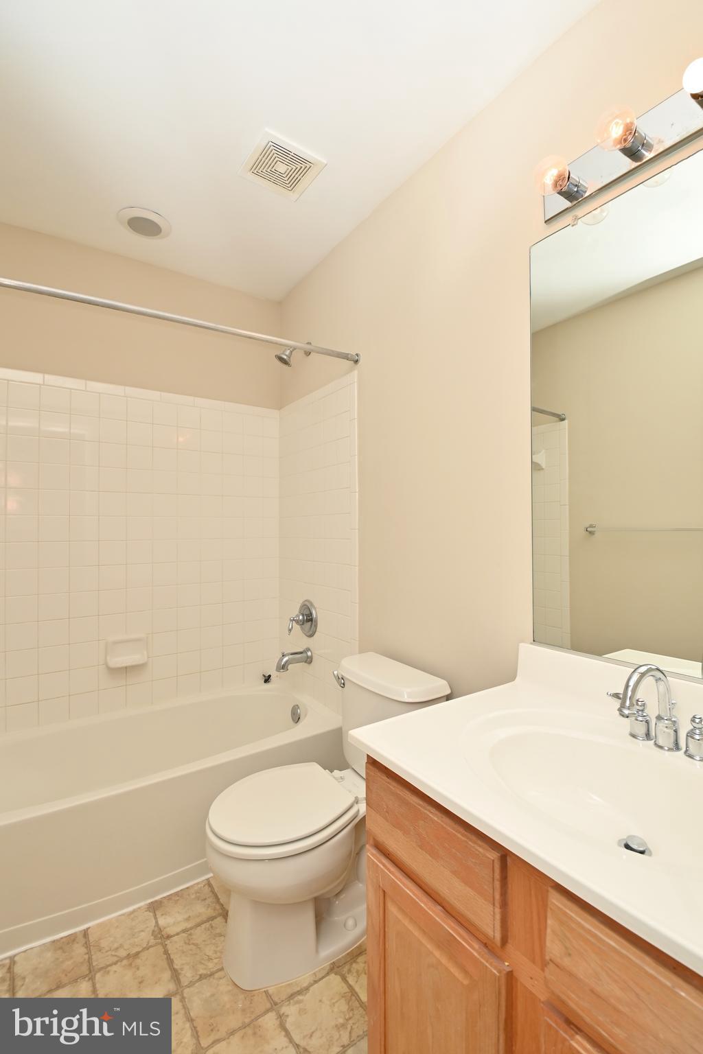 ST CHARLES SUB - SHEFFIELD - Residential Lease