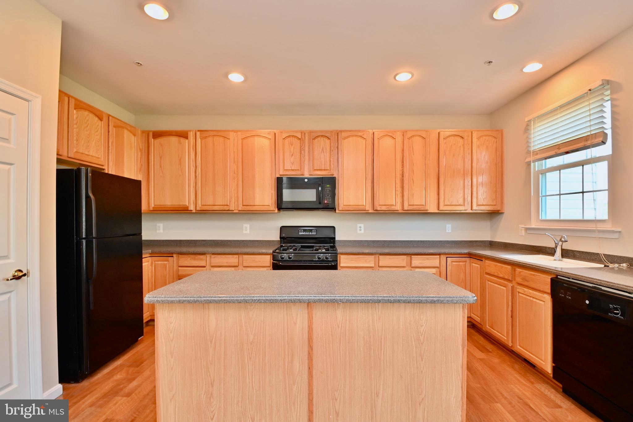 ST CHARLES SUB - SHEFFIELD - Residential Lease