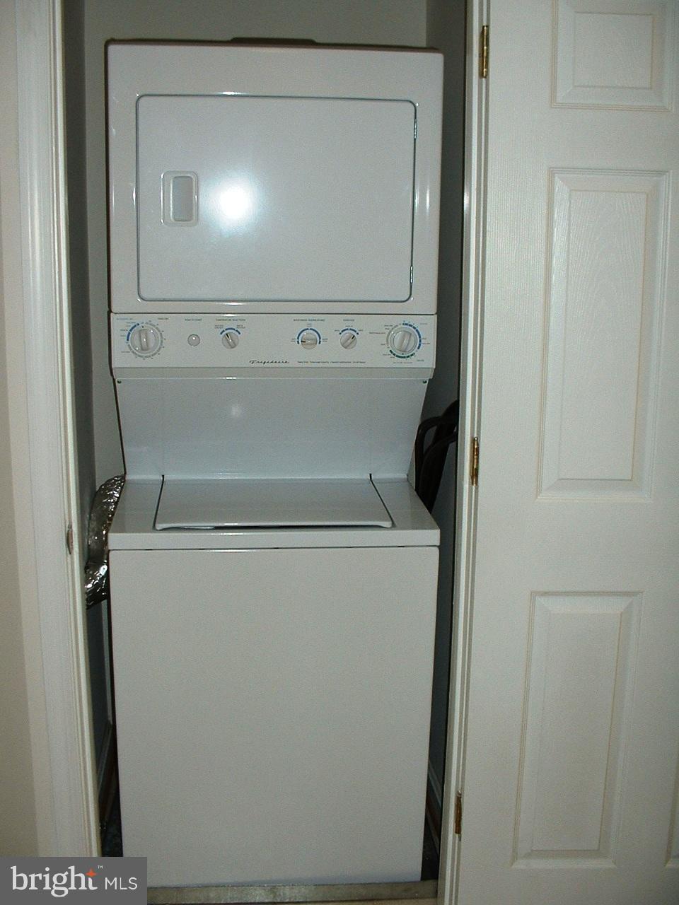 PARKSIDE AT ALEXANDRIA - Residential Lease